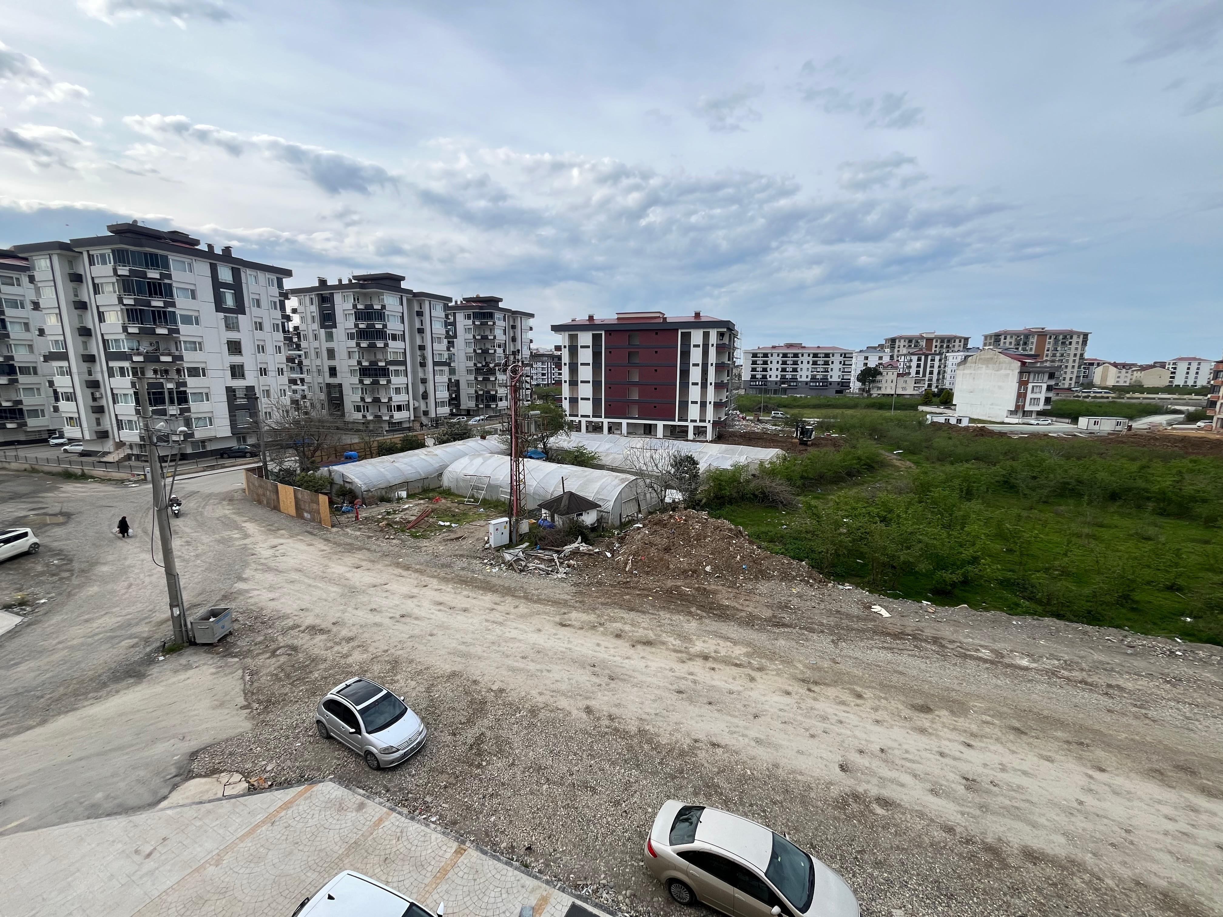 CUMHURİYET MAH. VİRAL İNŞAAT ANA BULVAR ÜZERİ 1+1