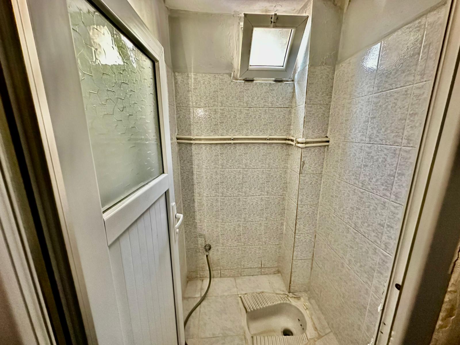 ÇARŞI MERKEZE YAKIN YOL KENARI 3 BALKONLU 140M2 MASRAFSIZ 2+1