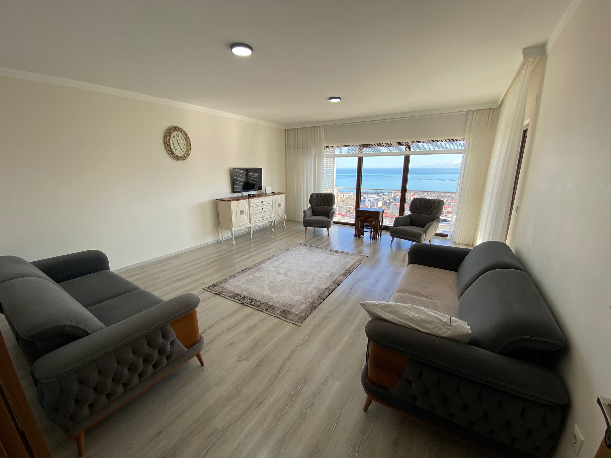 Kaşüstü Mah. satılık  3+1 eşyalı daire