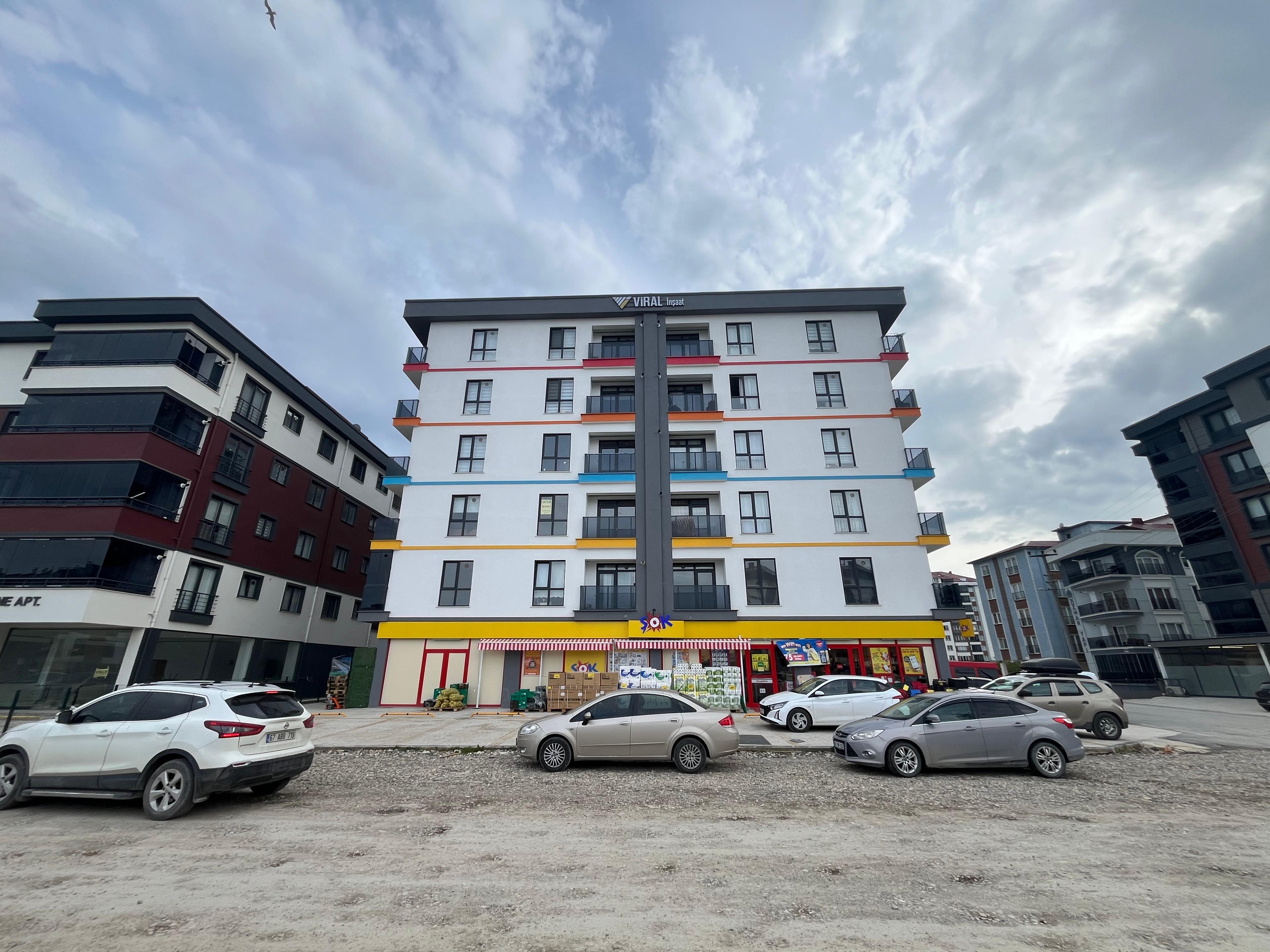 CUMHURİYET MAH. VİRAL İNŞAAT ANA BULVAR ÜZERİ 1+1