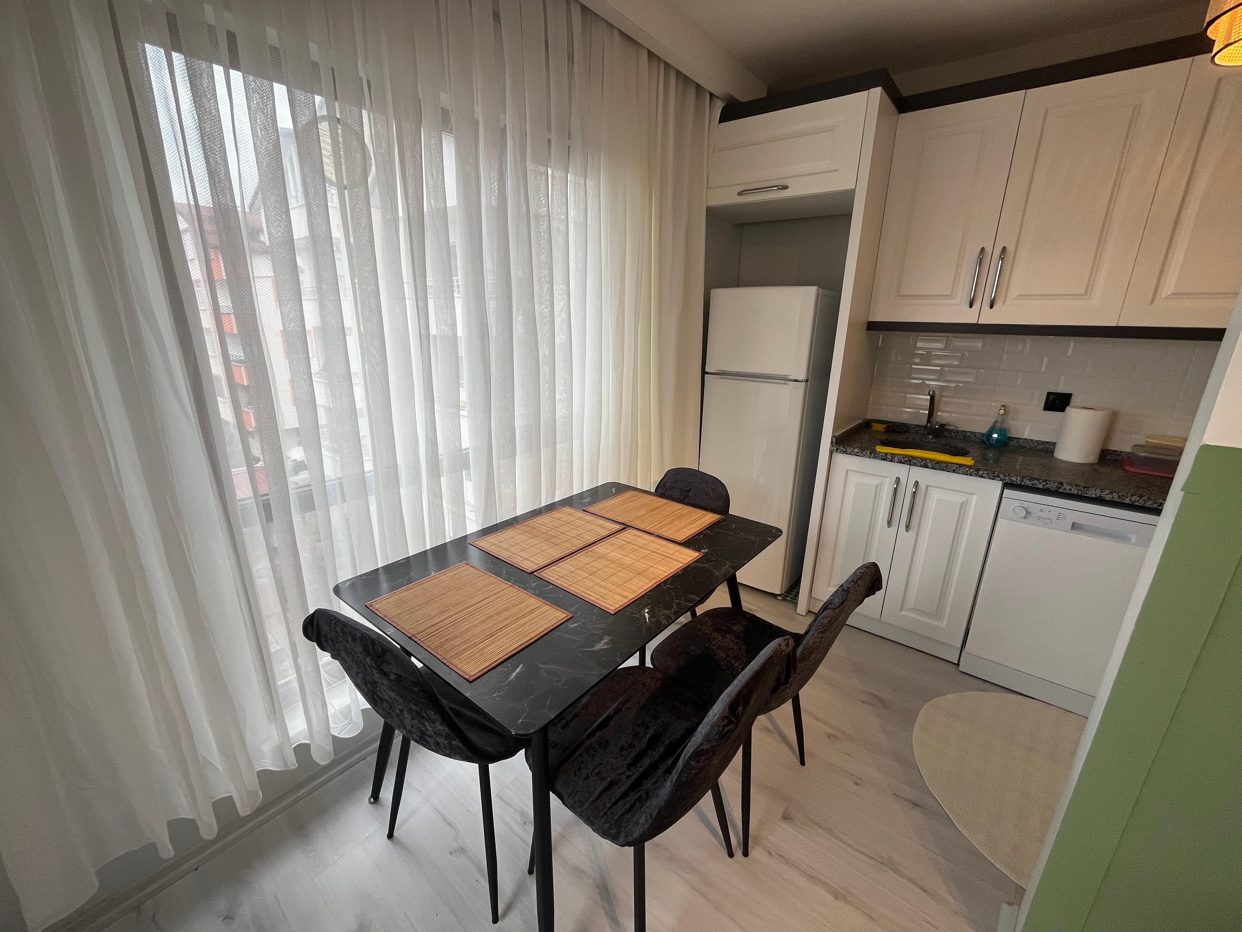 CUMHURİYET MAH. SAHİLE ÇOK YAKIN EŞYALI TOPUZOĞLU EYLÜL APARTMANI