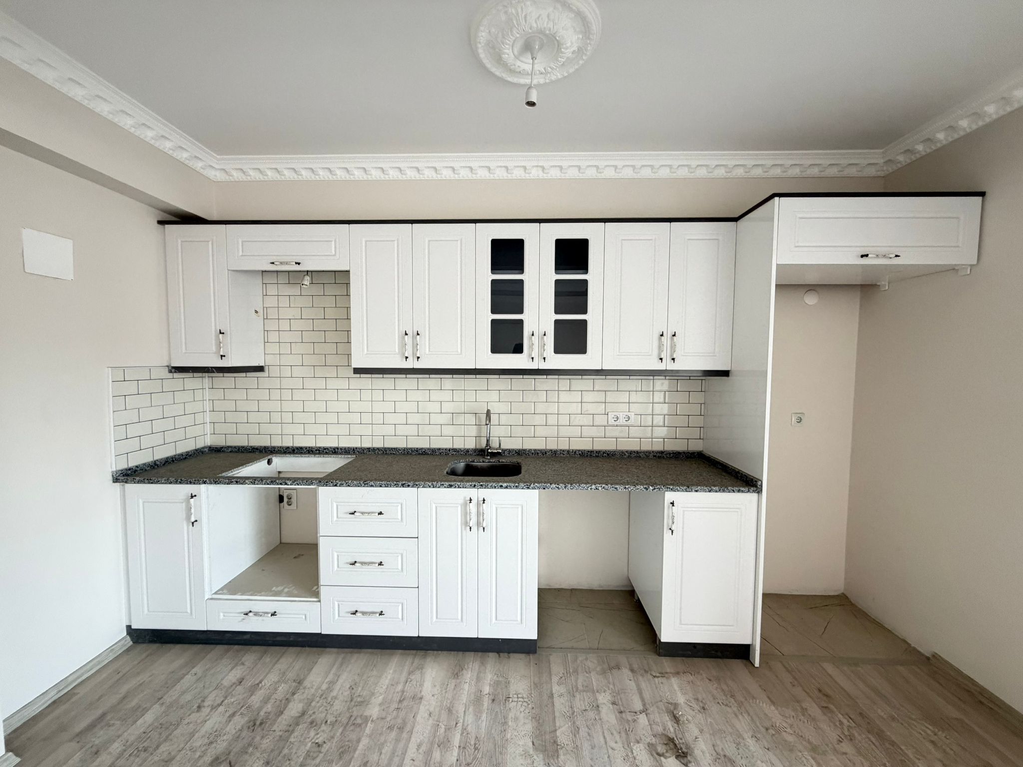 MABEL'DEN İMAMHATİP LİSE YANI ANA YOLA 2 ADIM ANKSTRE SET DAHİL