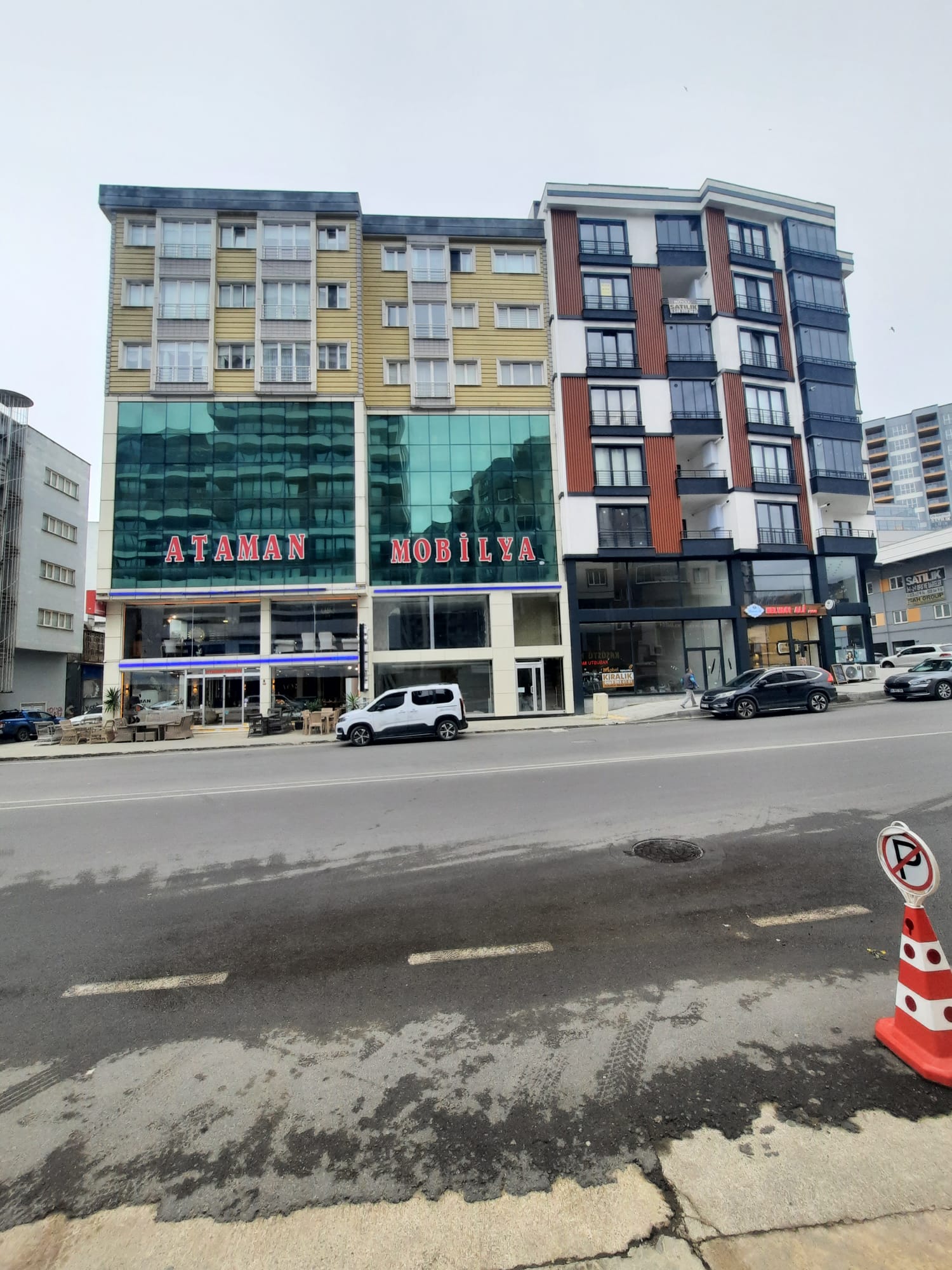 KAŞÜSTÜNDE KİRALIK DÜKKAN