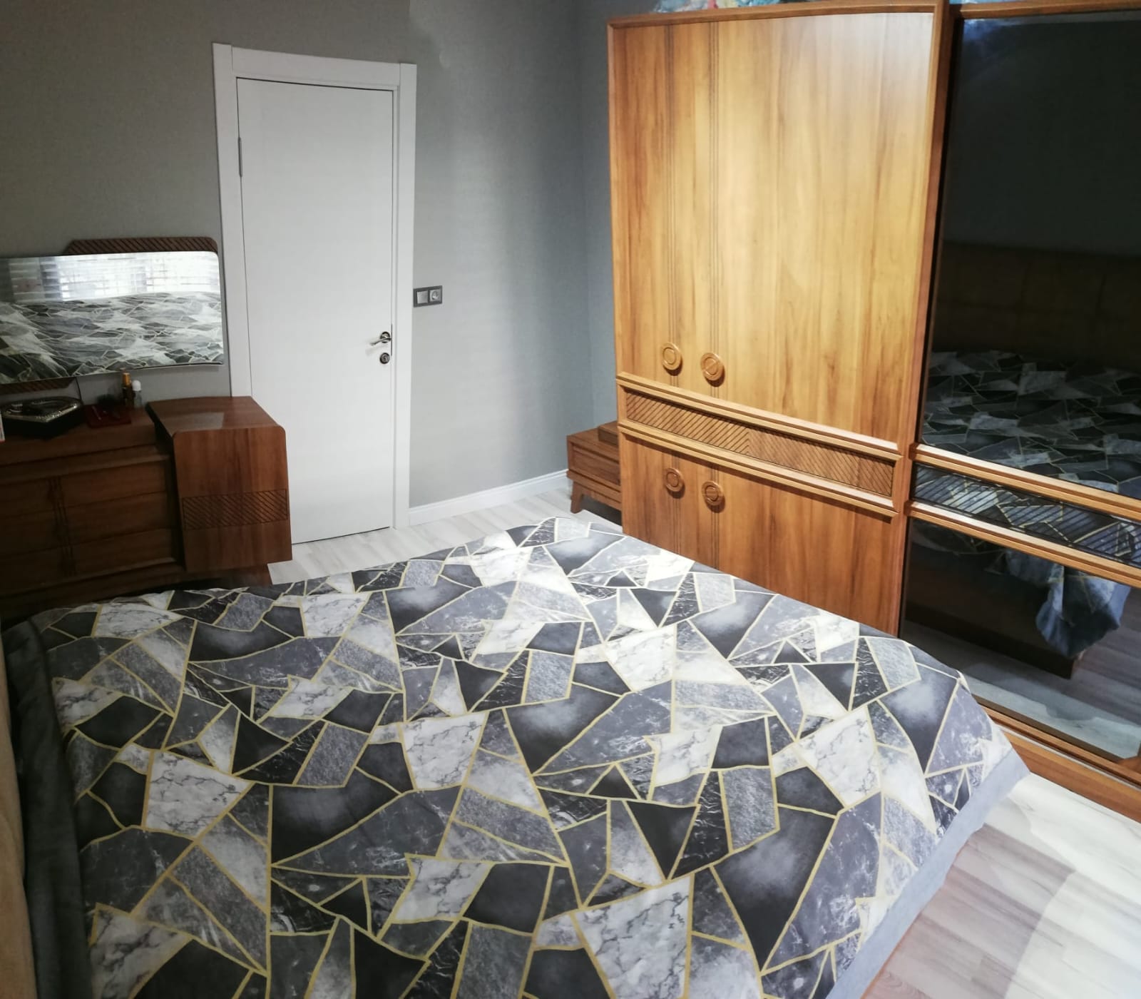 ARMUTALANDA SİTE İÇERİSİNDE MÜSTAKİL GİRİSLİ BAHCE DUBLEKS DAİRE