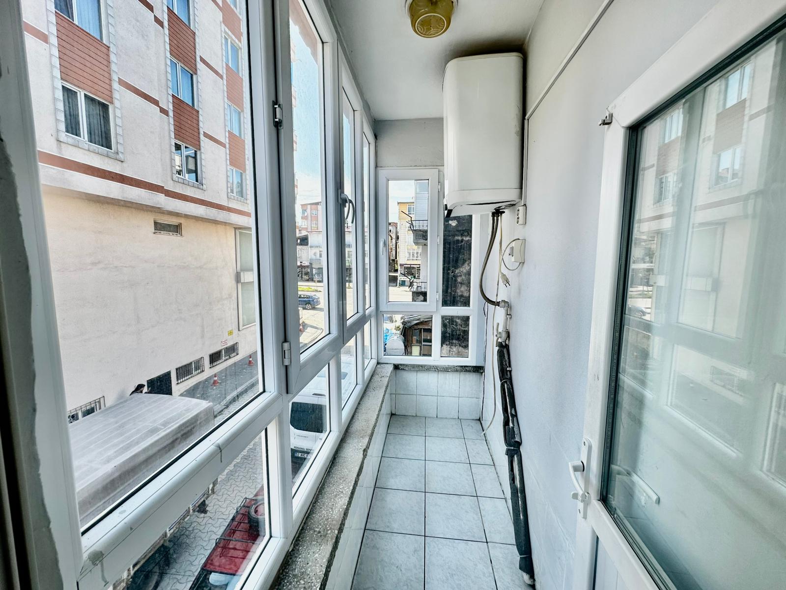 ÇARŞI MERKEZE YAKIN YOL KENARI 3 BALKONLU 140M2 MASRAFSIZ 2+1