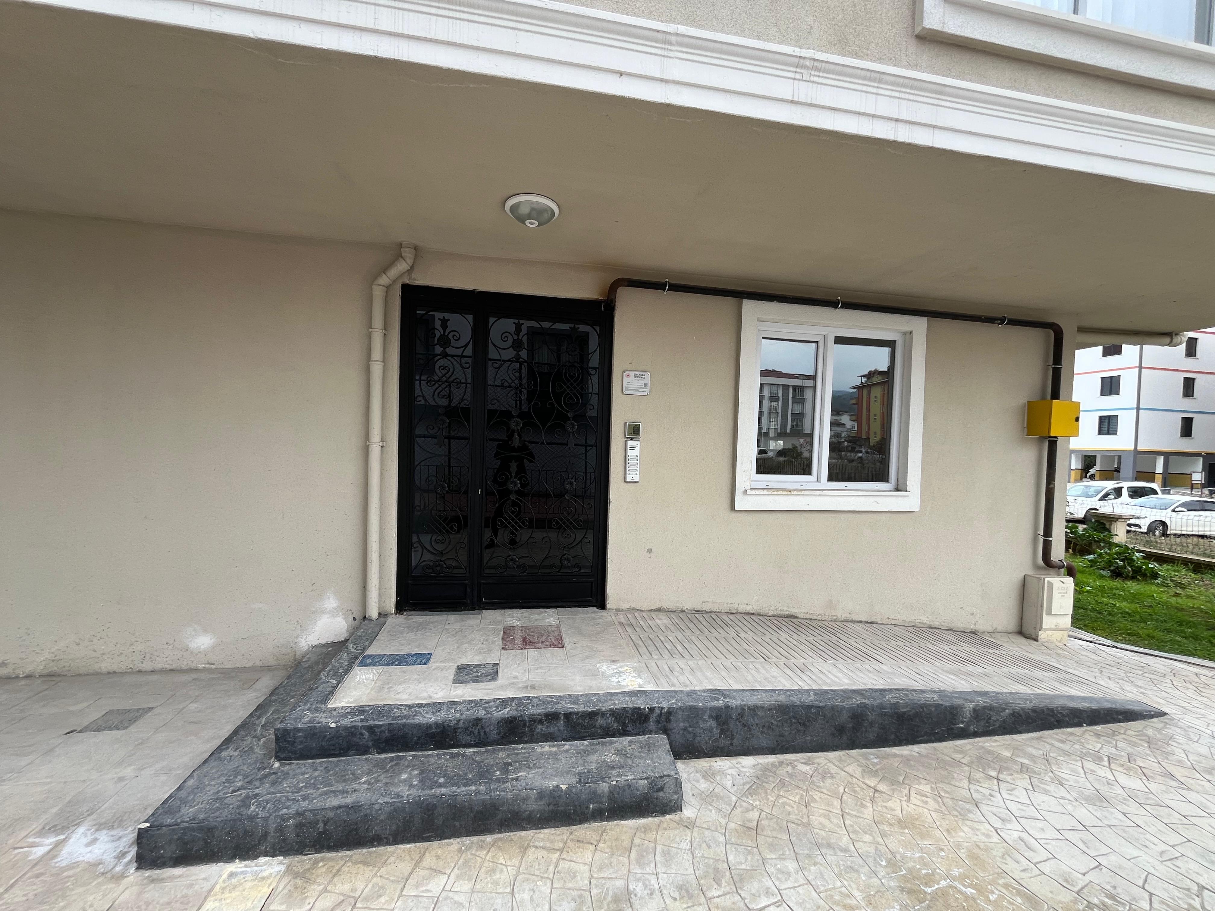 CUMHURİYET MAHALLESİ E-BEBEK KARŞISI SATILIK 1+1 DAİRE