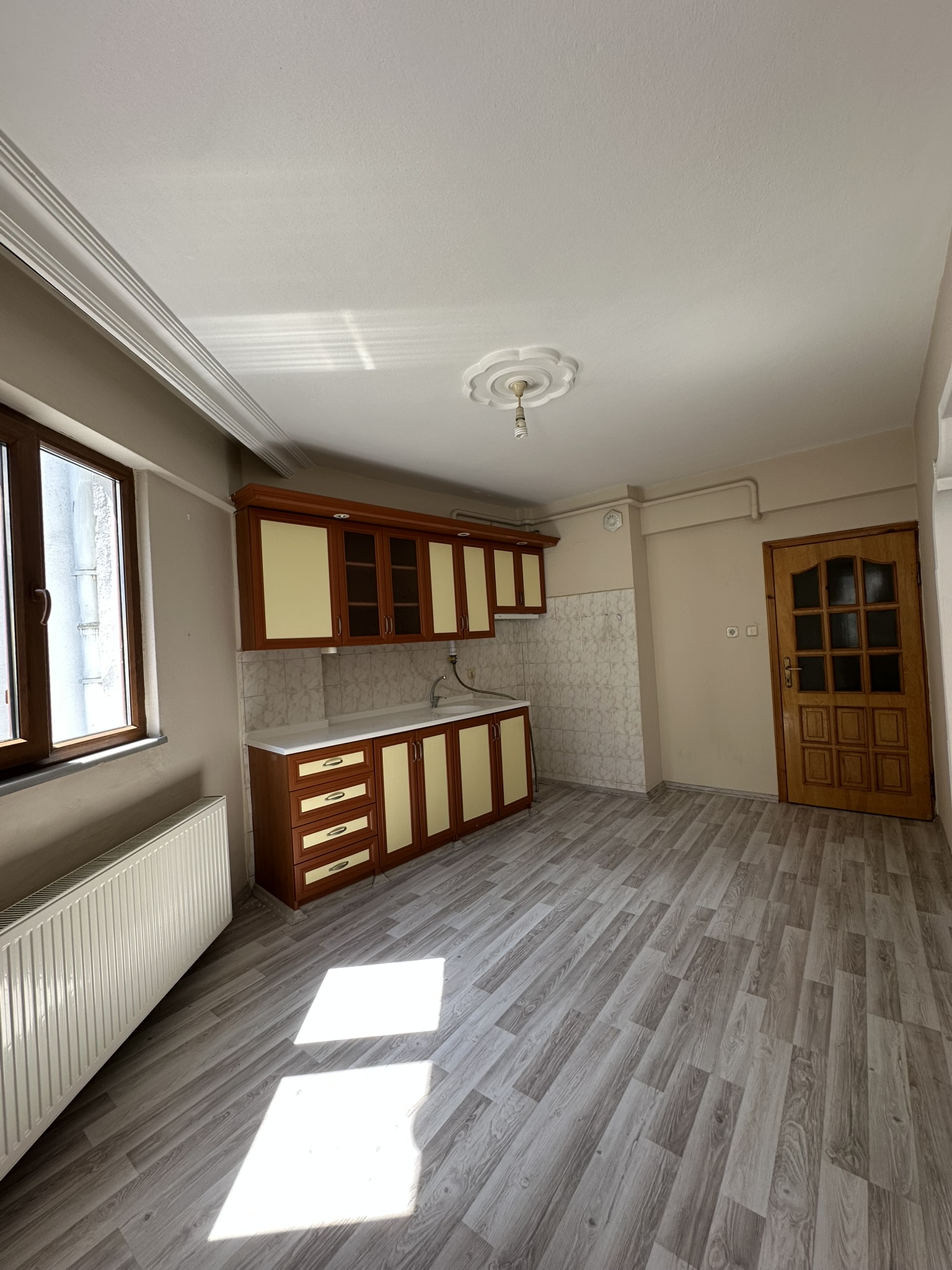 HACI HÜSEYİN MAH. POYRAZ SOKAK ASANSÖRLÜ DOĞALGAZLI 3+1 KİRALIK DAİRE