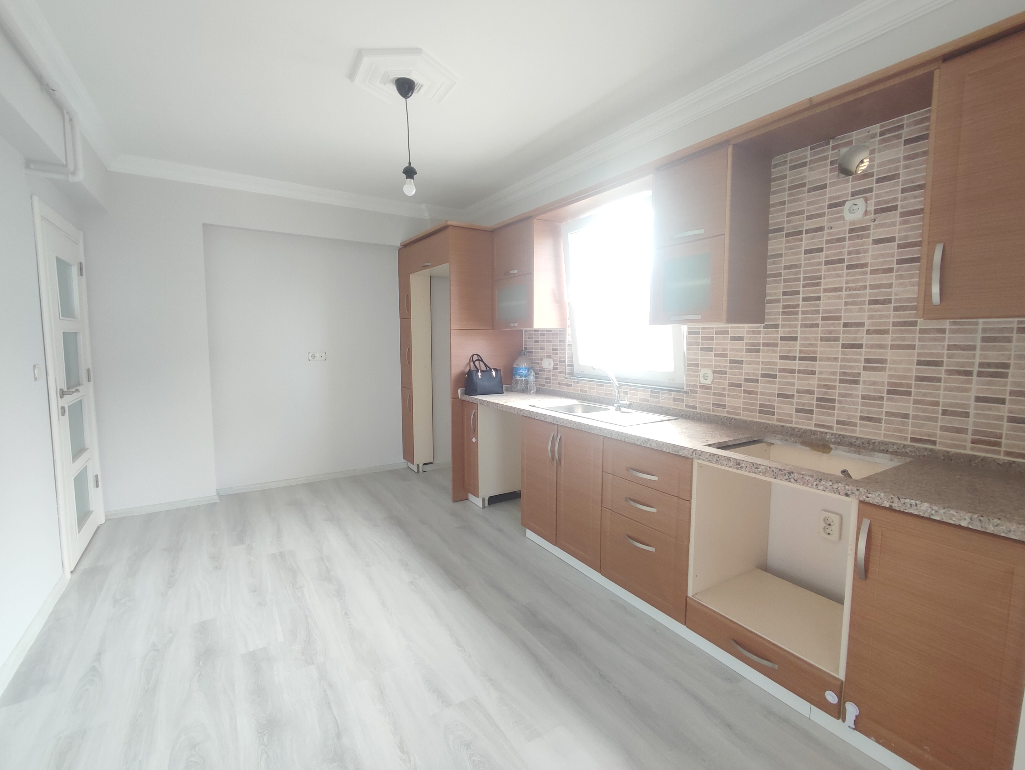 MABEL'DEN ÜNİVERSİTE MAH.GENİŞ FERAH DENİZ MANZARALI KİRALIK