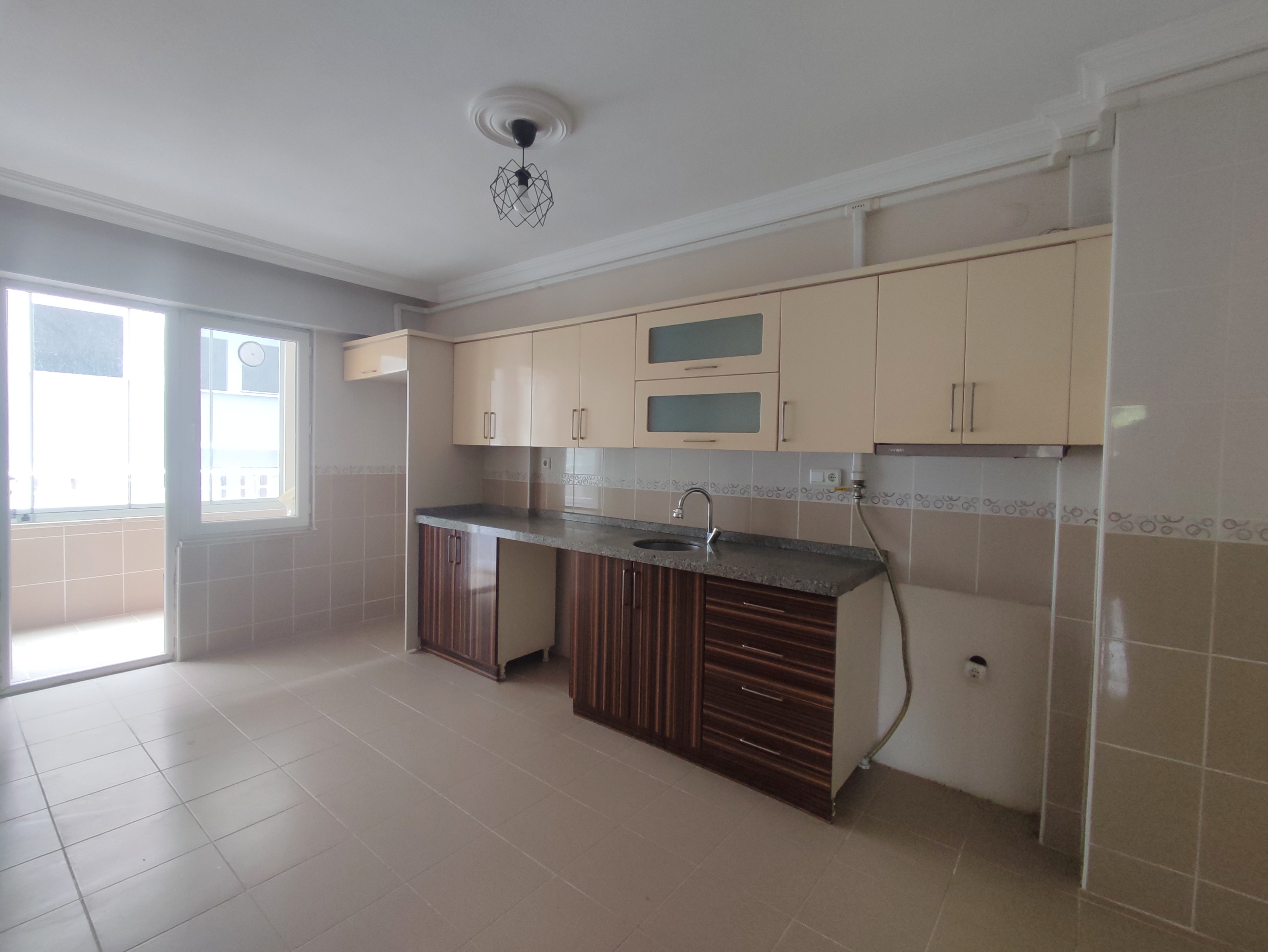 YOMRA SANCAK MAH.GENİŞ FERAH SATILIK DAİRE