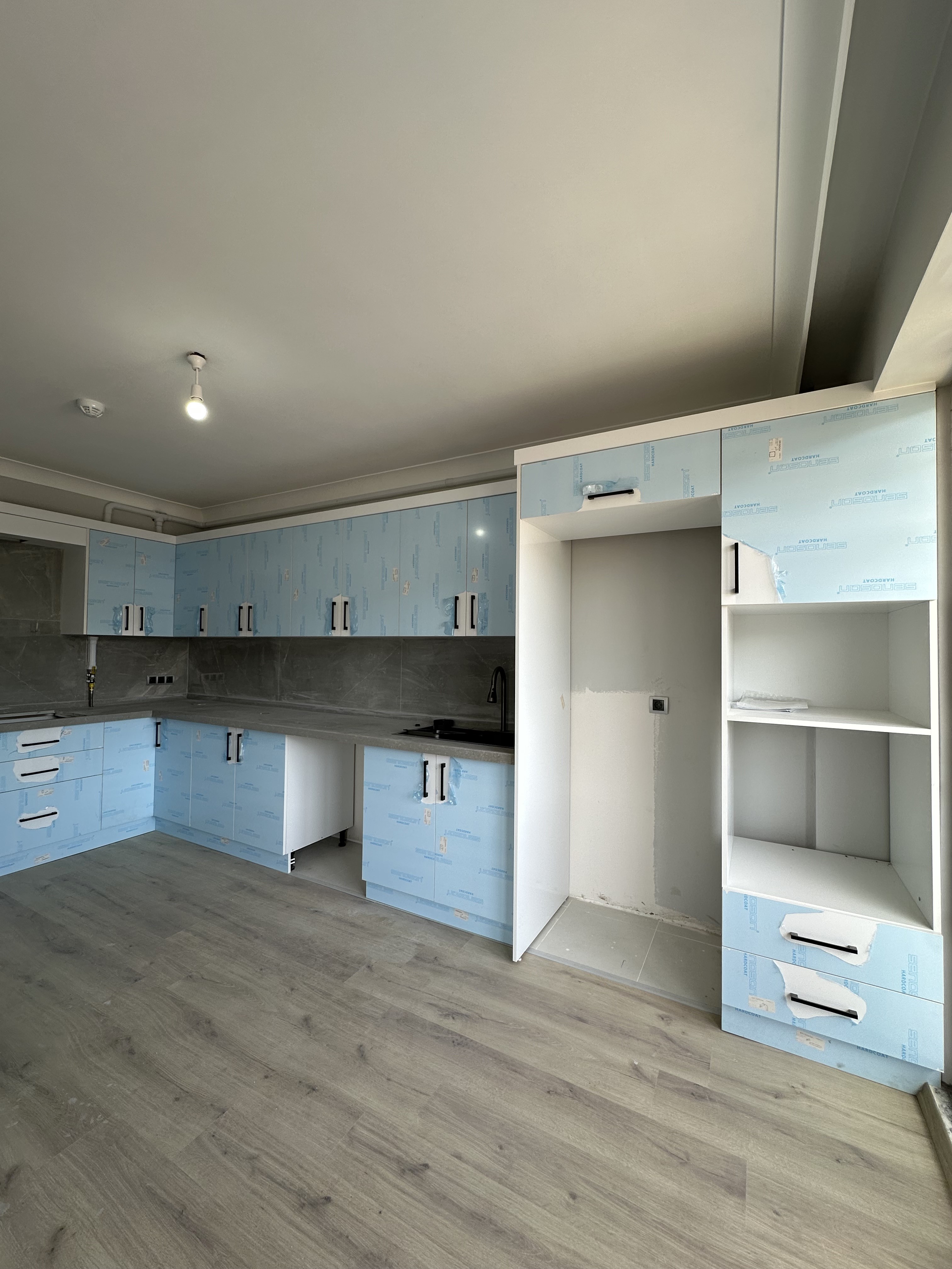 STADİUM CADDE EVLERİ A BLOK D.17 3+1 KİRALIK