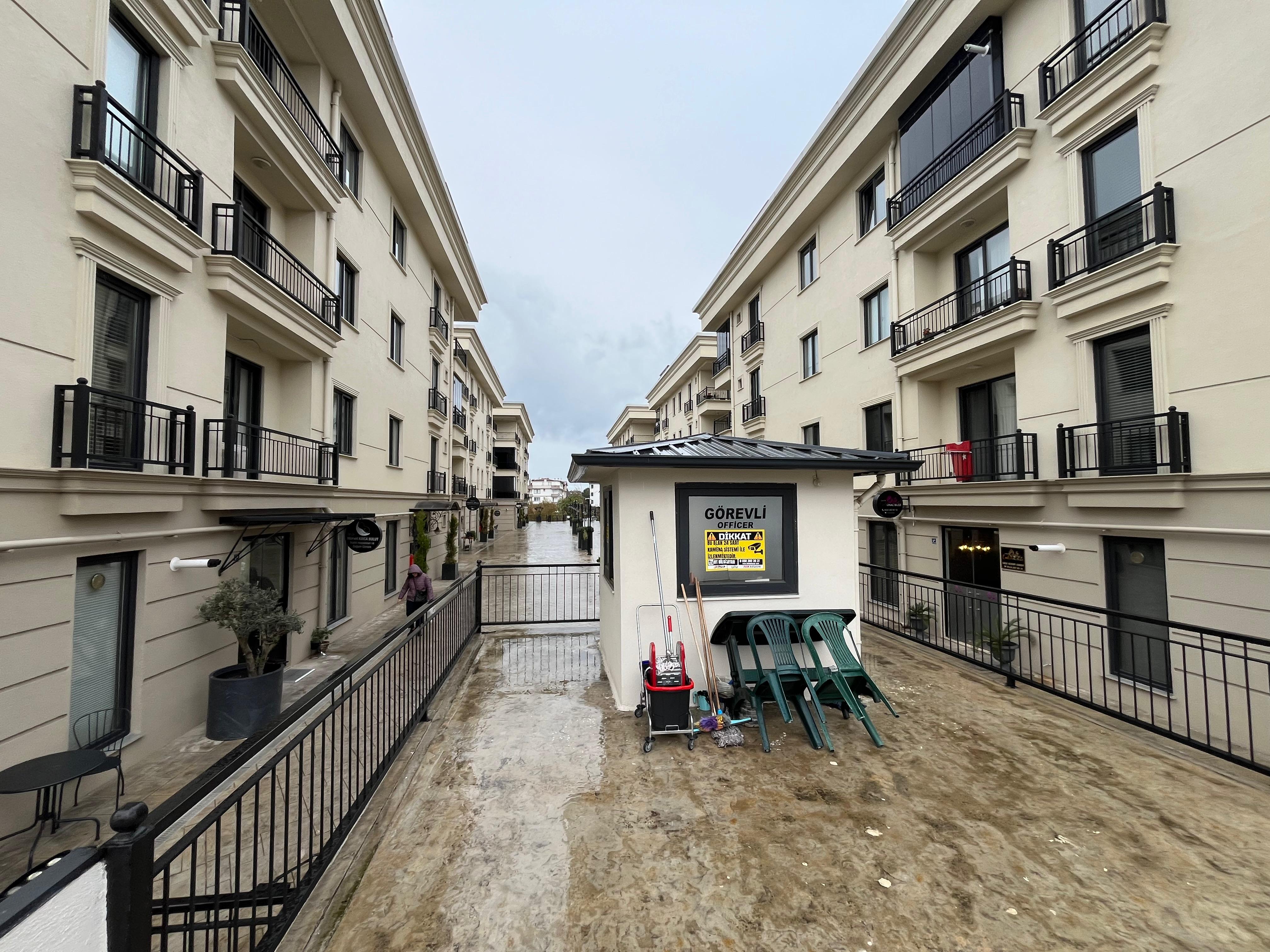 AKYAZI MAHALL DEVREN KİRALIK LÜKS İŞYERİ