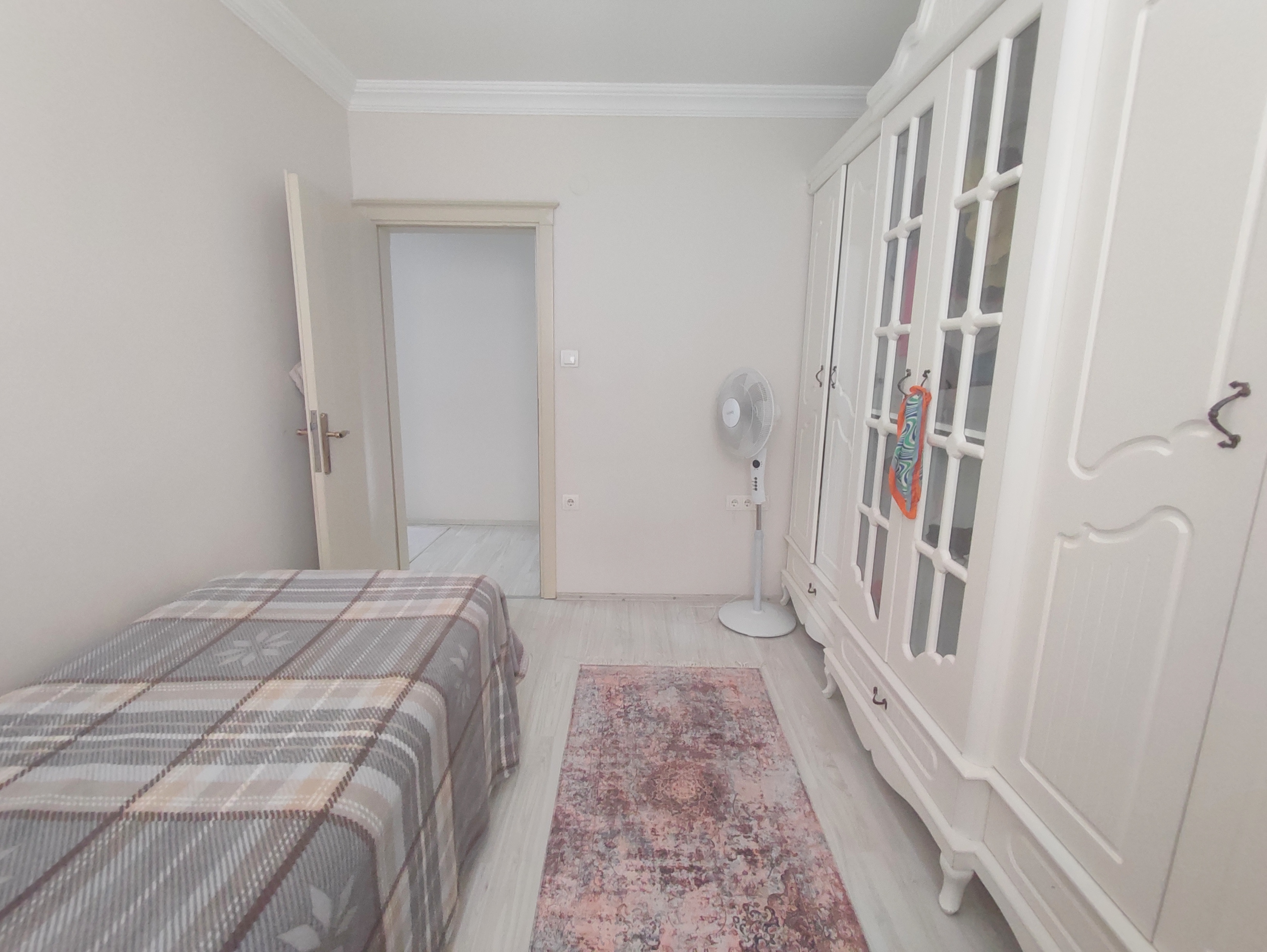 AKÇAABAT YAYLACIK MAH. MERKEZİ KONUMDA SATILIK DAİRE