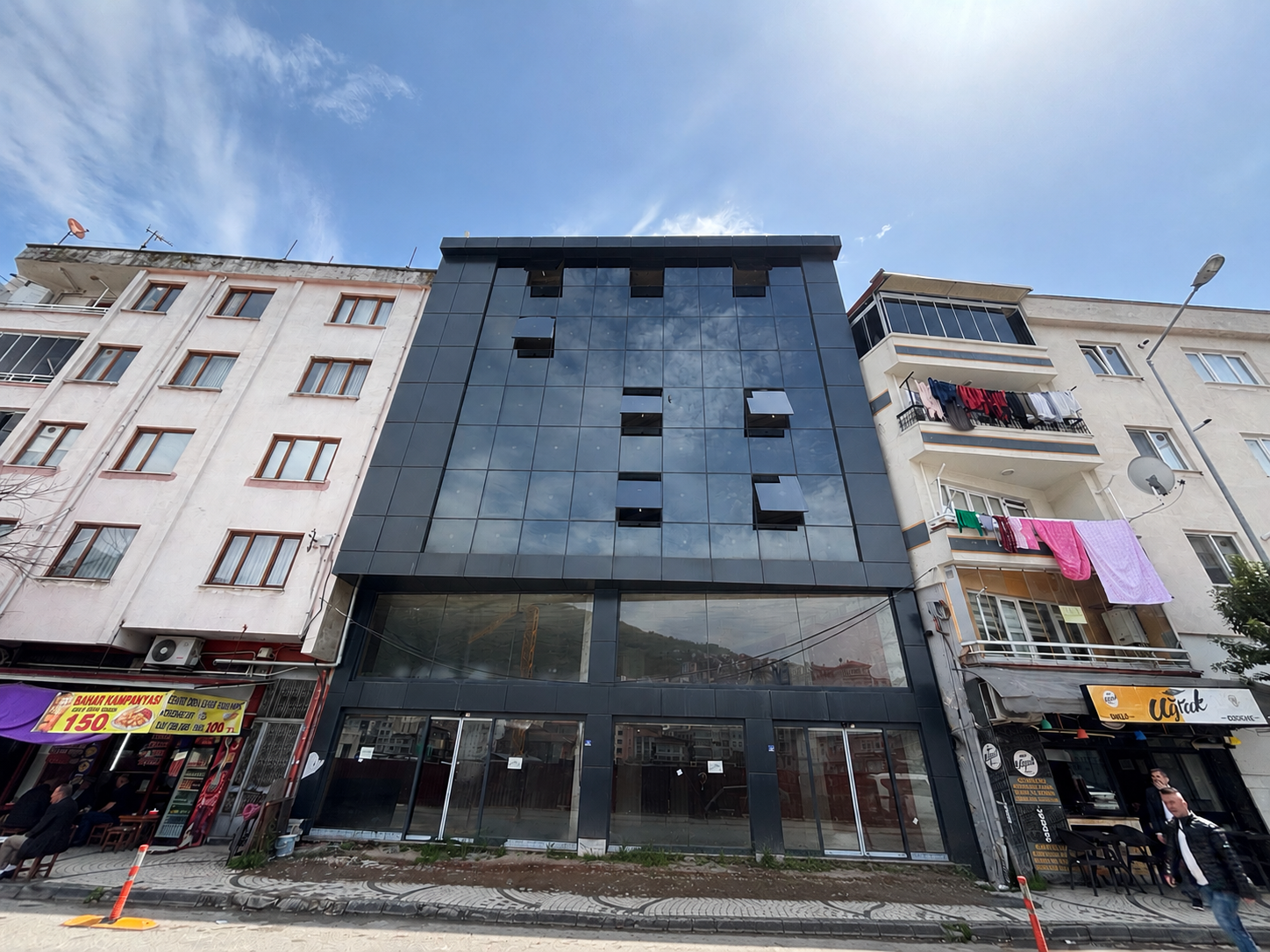 ŞARKİYE MAH. ŞEHİR MERKEZİNDE PLAZA