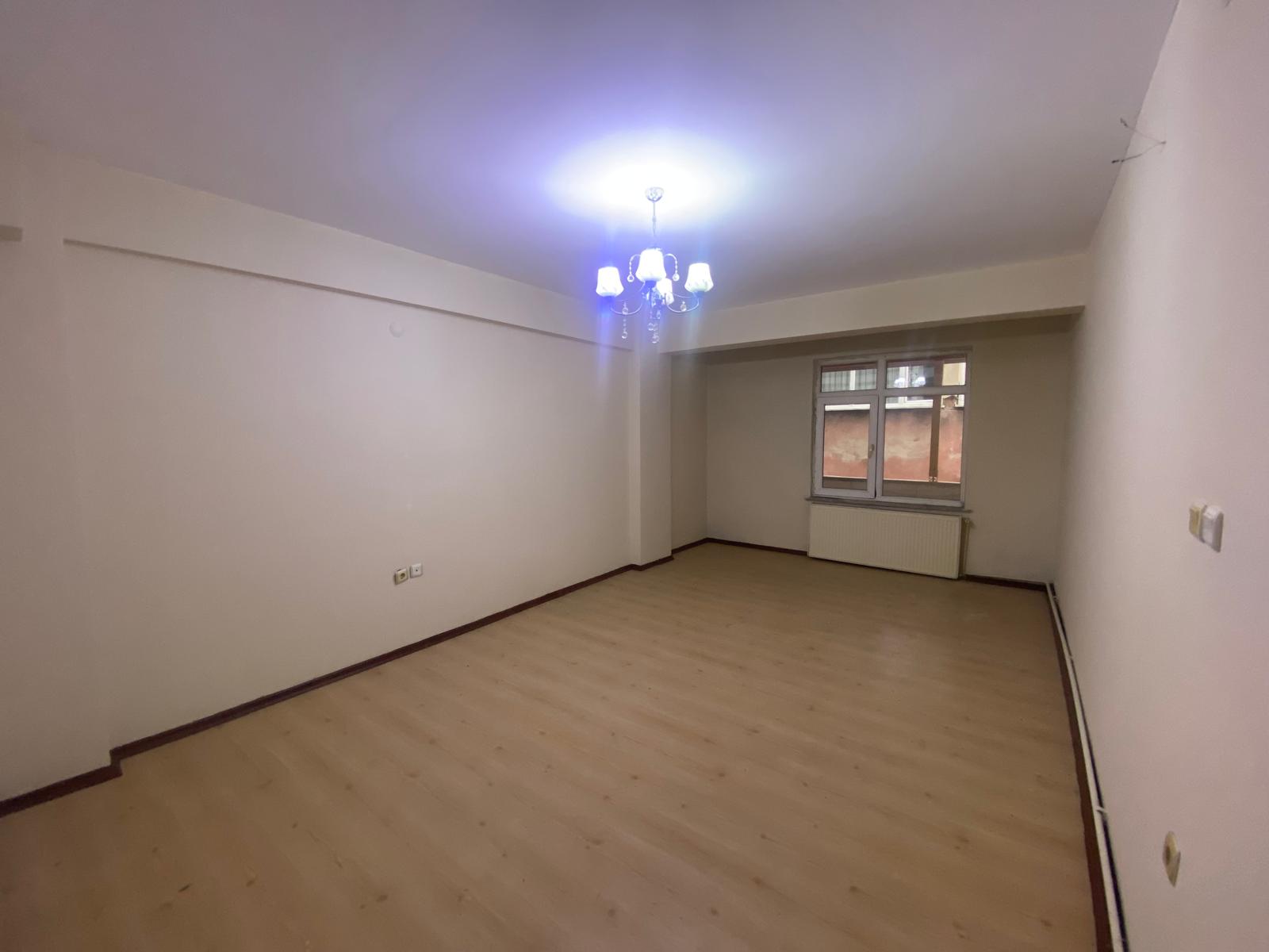 SAKARYA MAHALLESİNDE SEFERGE APARTMANINDA SATILIK DAİRE