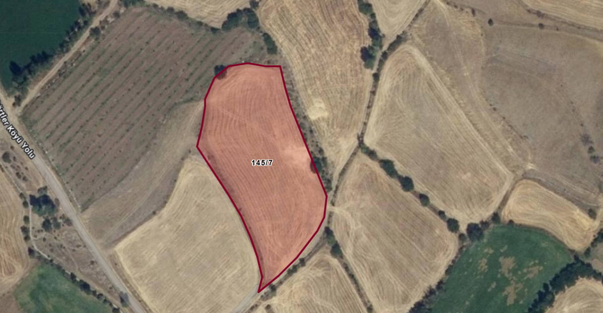 MABEL'DEN KONAKBAŞI KÖYÜNDE SATILIK 9.380,87 M2 SULU TARLA