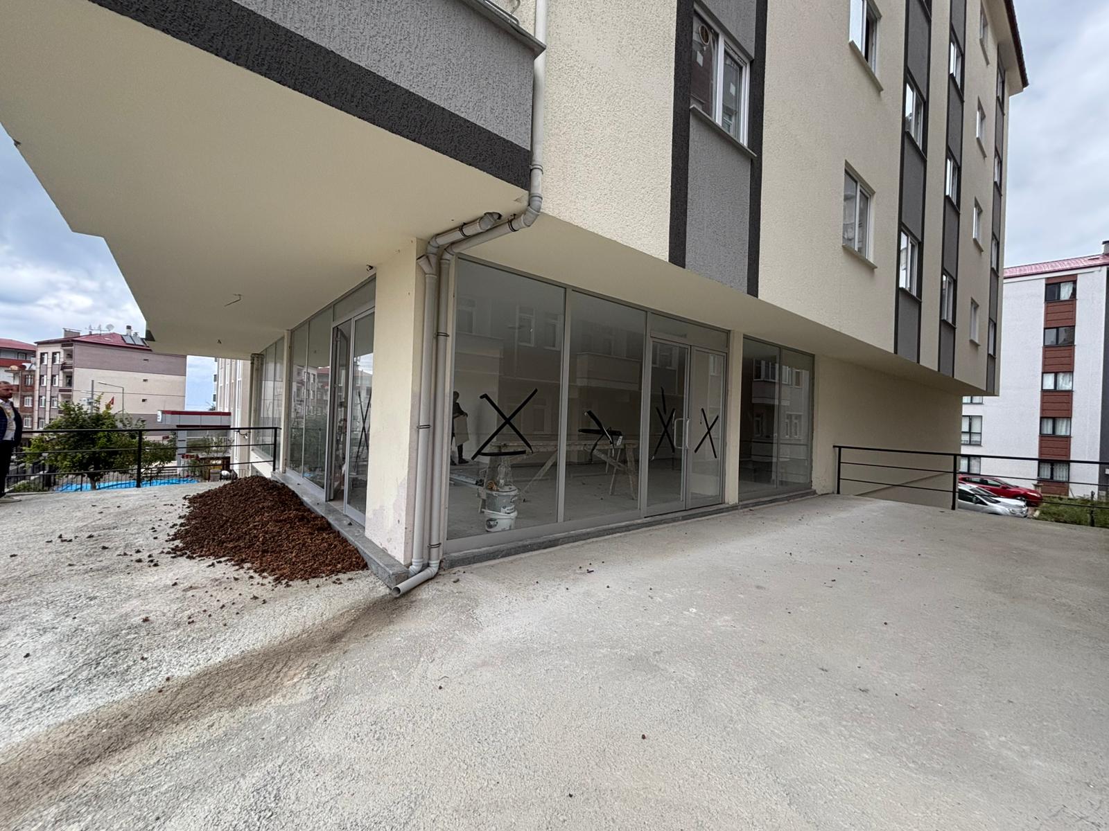 ARSİN YALI MAH. CADDE ÜSTÜ DUBLEKS KİRALIK DÜKKAN