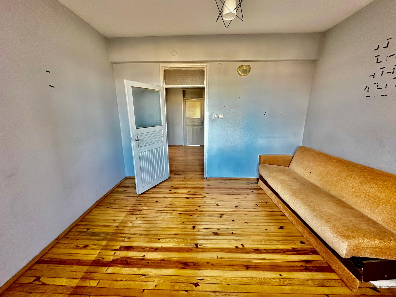 ÇARŞI MERKEZE YAKIN YOL KENARI 3 BALKONLU 140M2 MASRAFSIZ 2+1