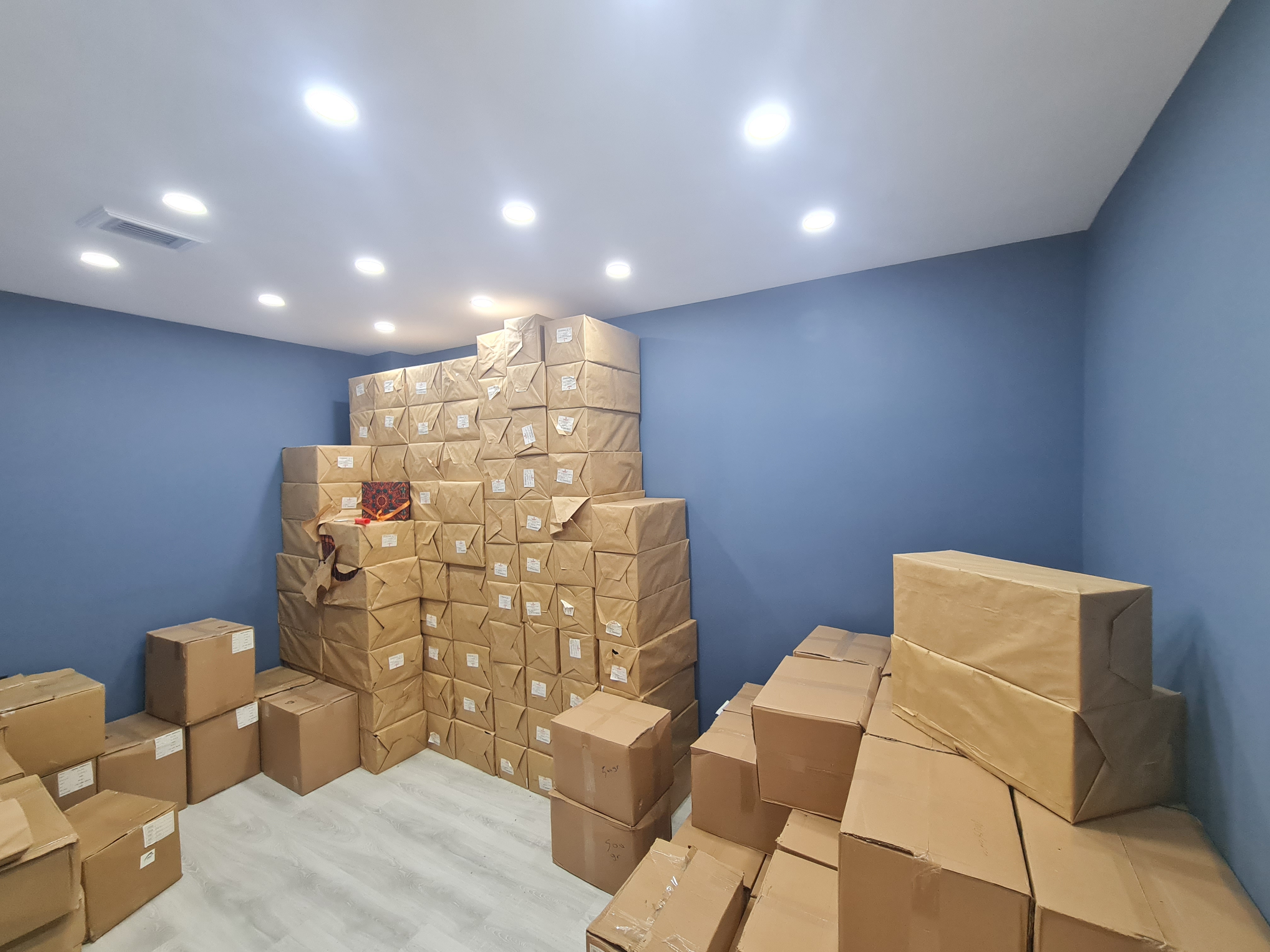 ATA CADDESİNDE 200M2 SATILIK DÜKKAN