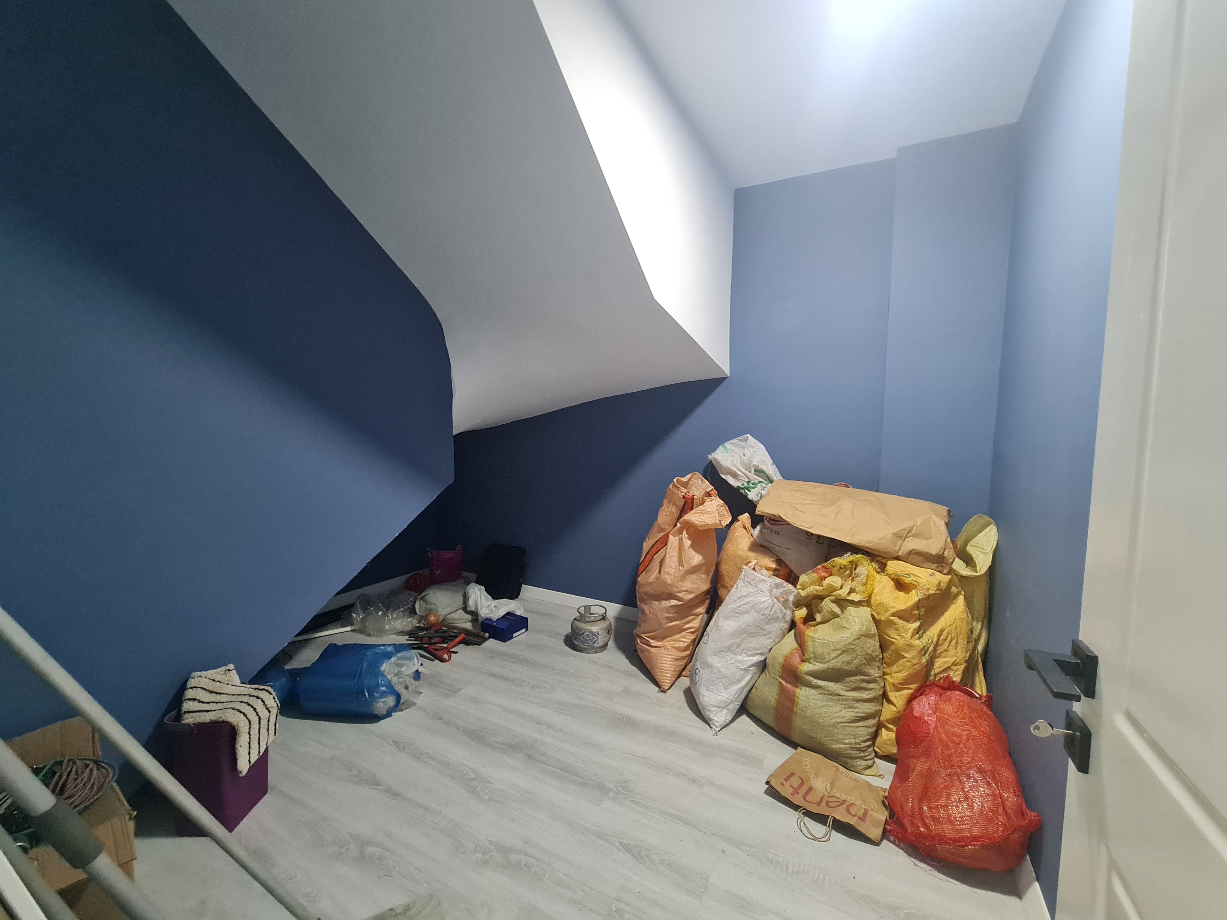 ATA CADDESİNDE 200M2 SATILIK DÜKKAN