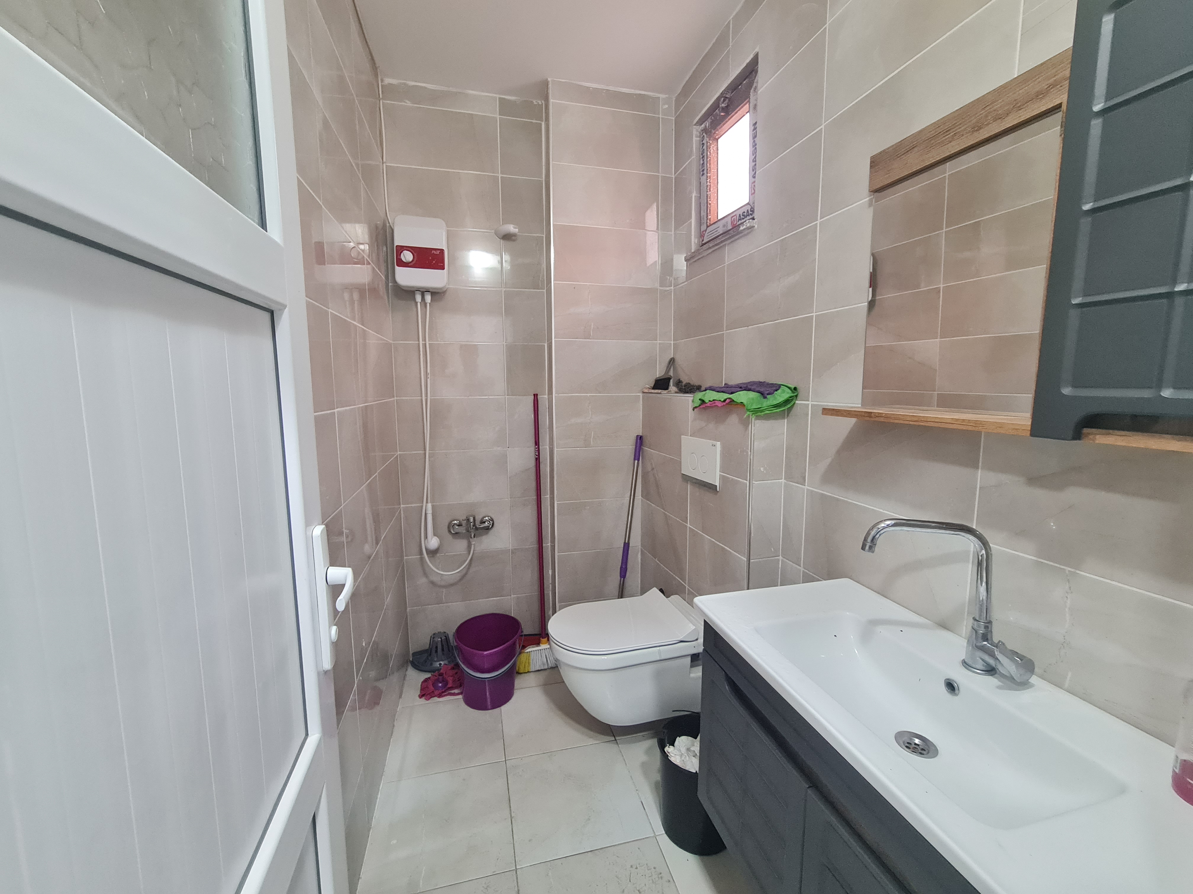 ATA CADDESİNDE 200M2 SATILIK DÜKKAN