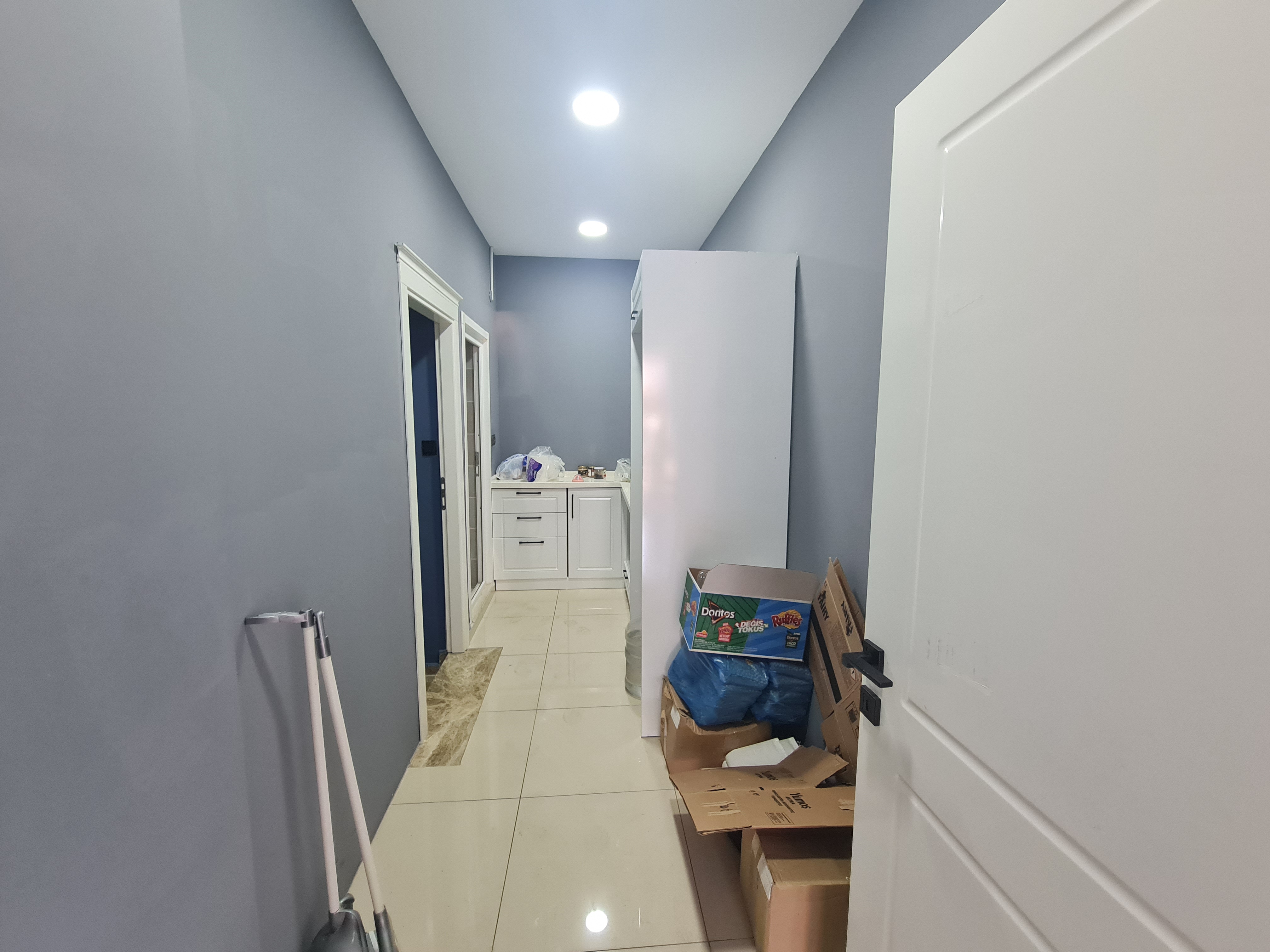 ATA CADDESİNDE 200M2 SATILIK DÜKKAN