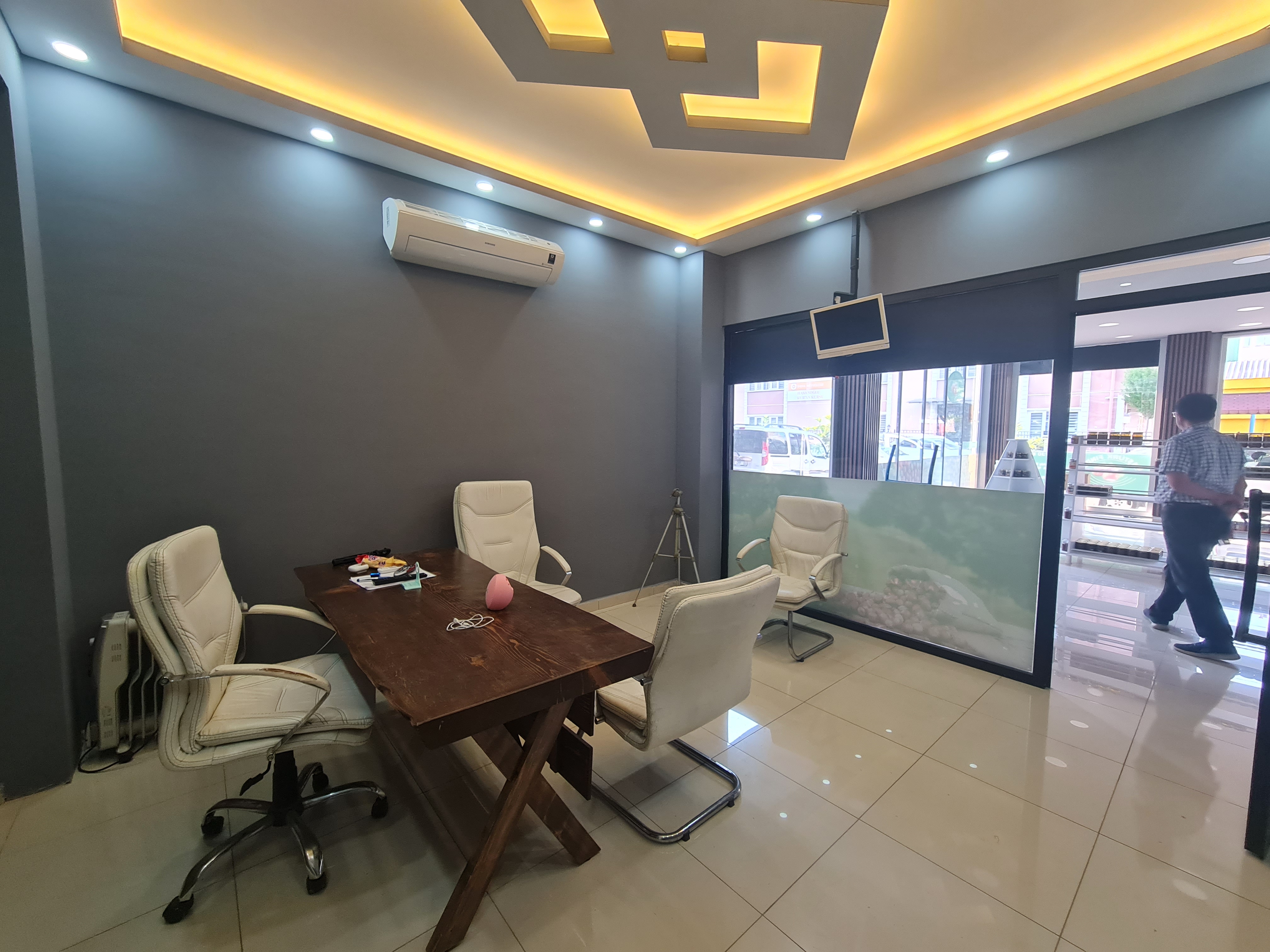 ATA CADDESİNDE 200M2 SATILIK DÜKKAN