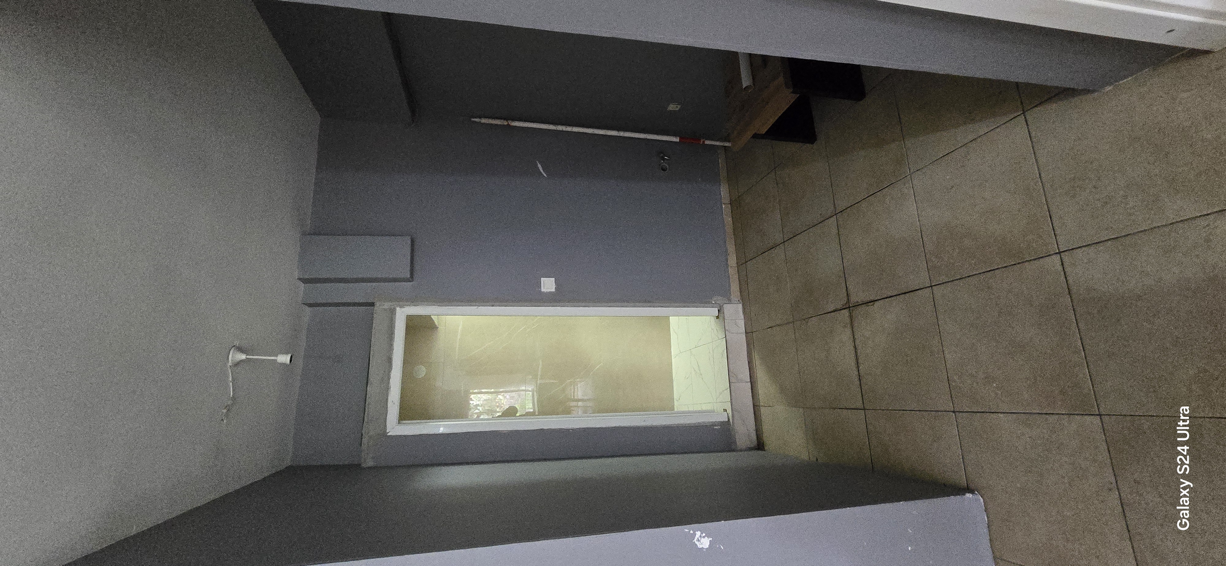 MERKEZDE ANAYOLA CEPHE ASMA KATLI SATILIK İŞYERİ