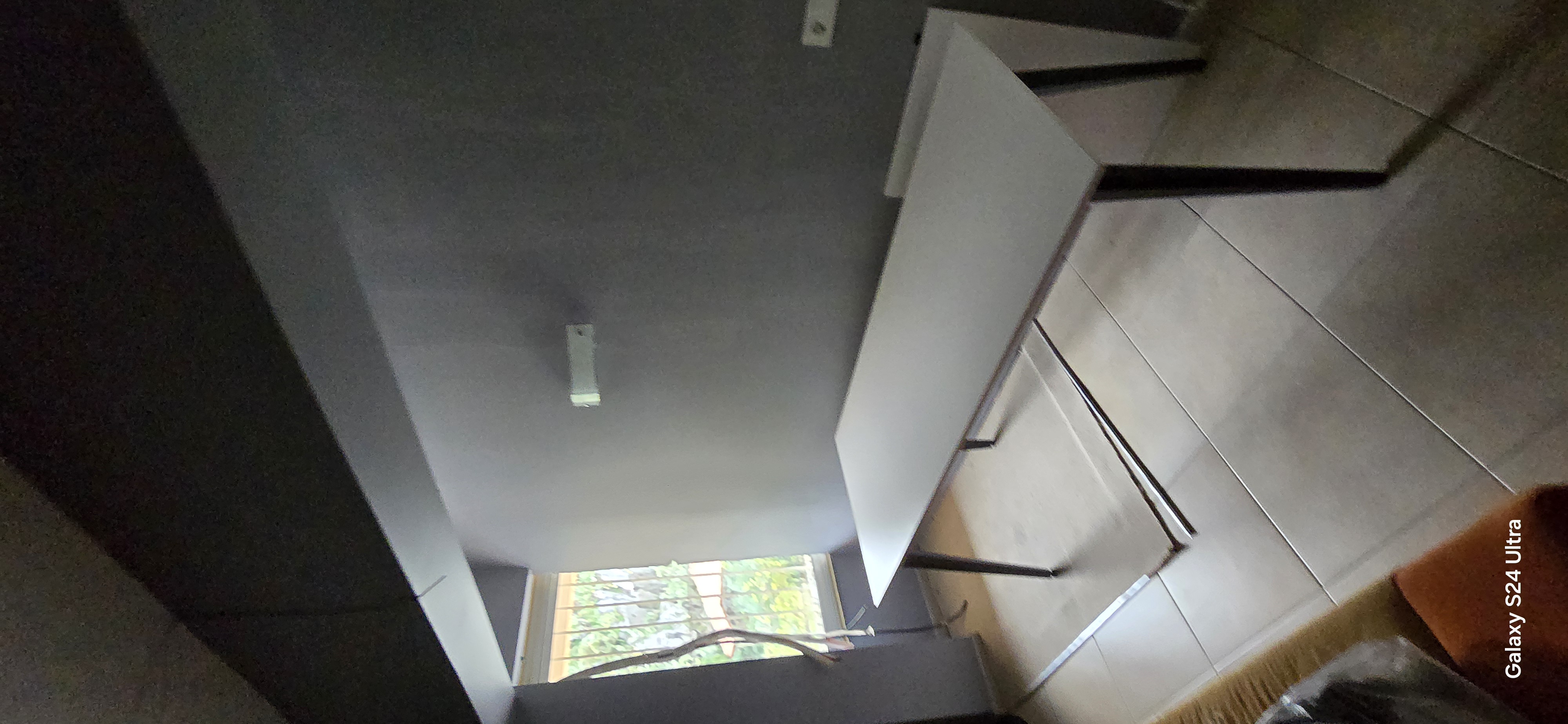 MERKEZDE ANAYOLA CEPHE ASMA KATLI SATILIK İŞYERİ