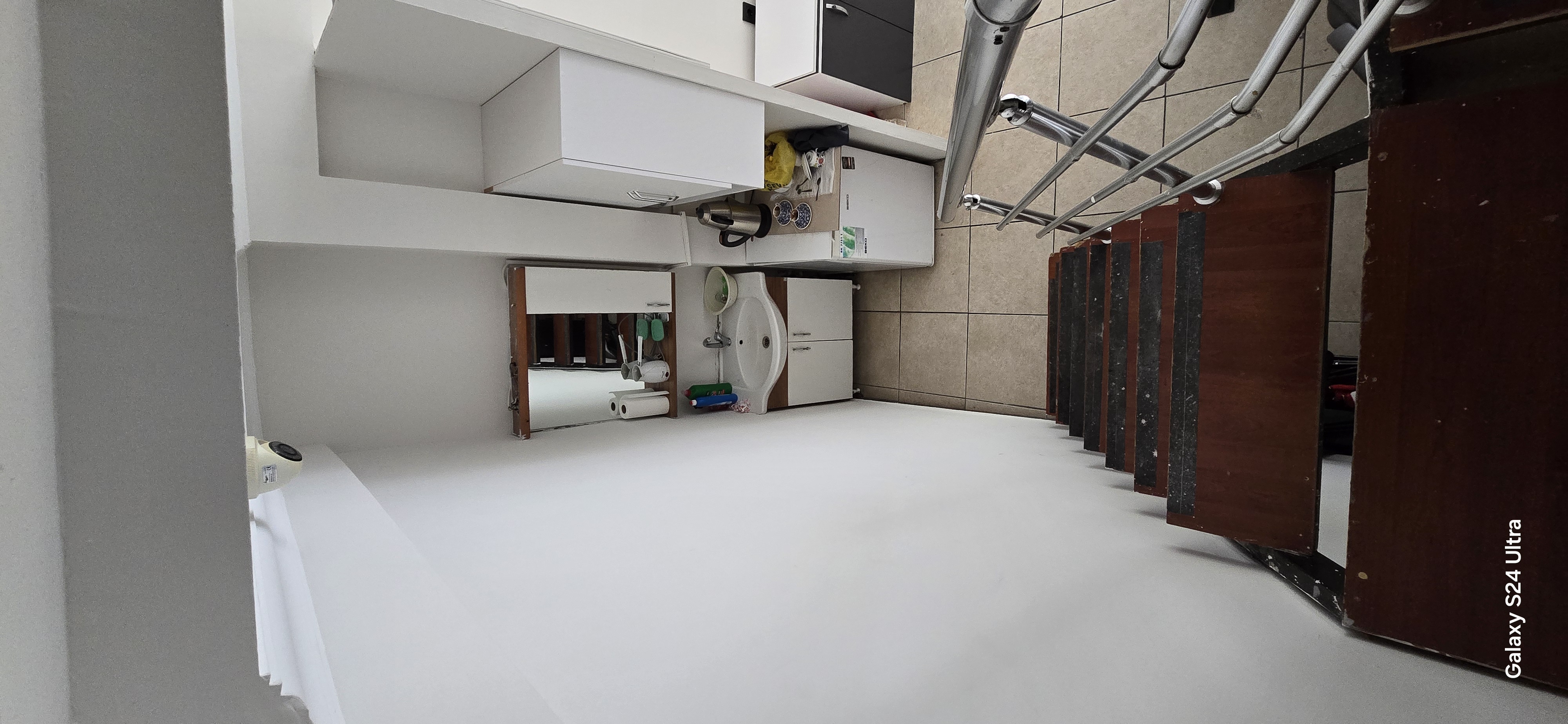 MERKEZDE ANAYOLA CEPHE ASMA KATLI SATILIK İŞYERİ