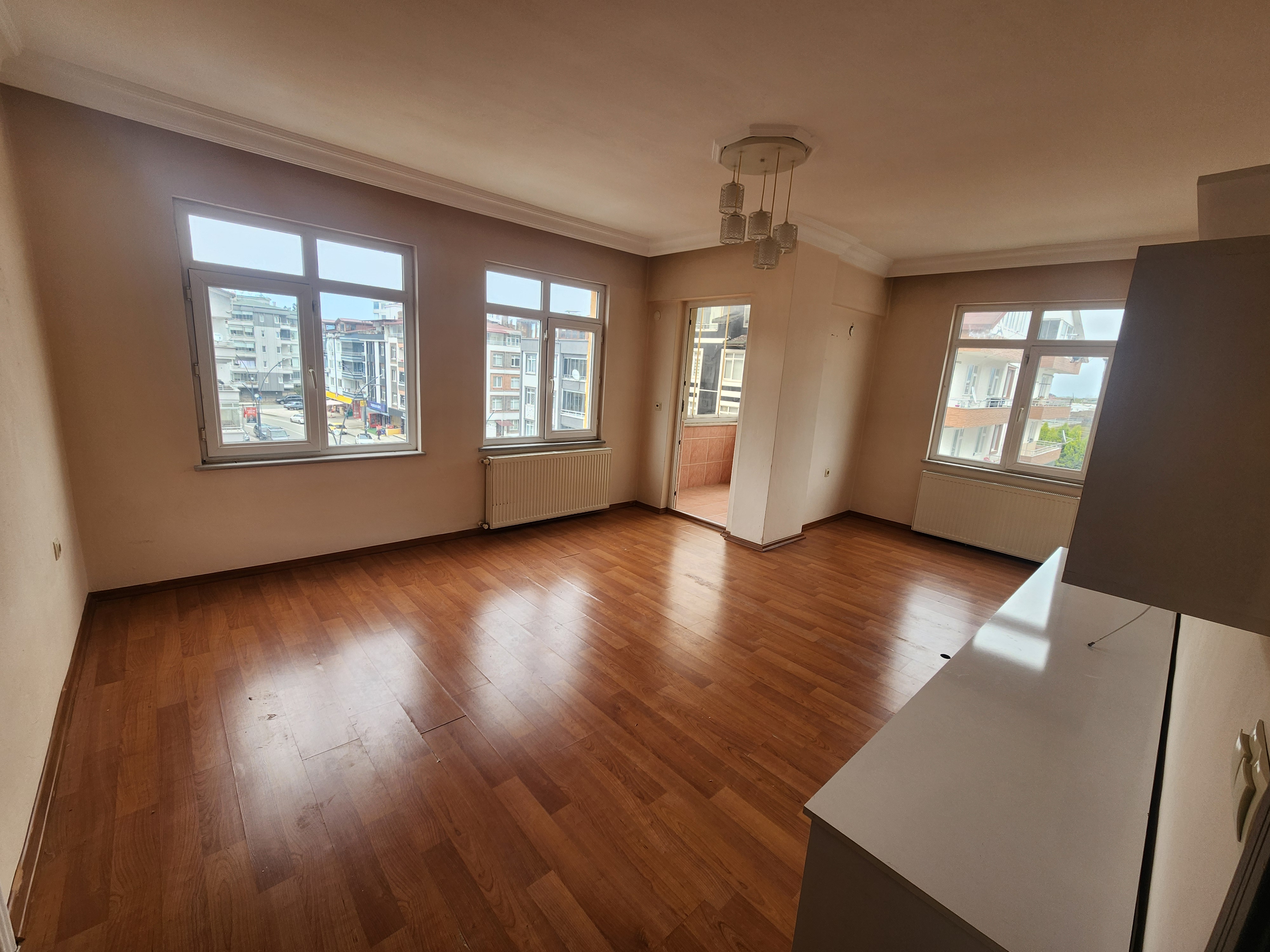 MABEL'DEN DURUGÖL'DE SATILIK 2+1 DAİRE-SAHİLE YAKIN CADDE ÜZERİ