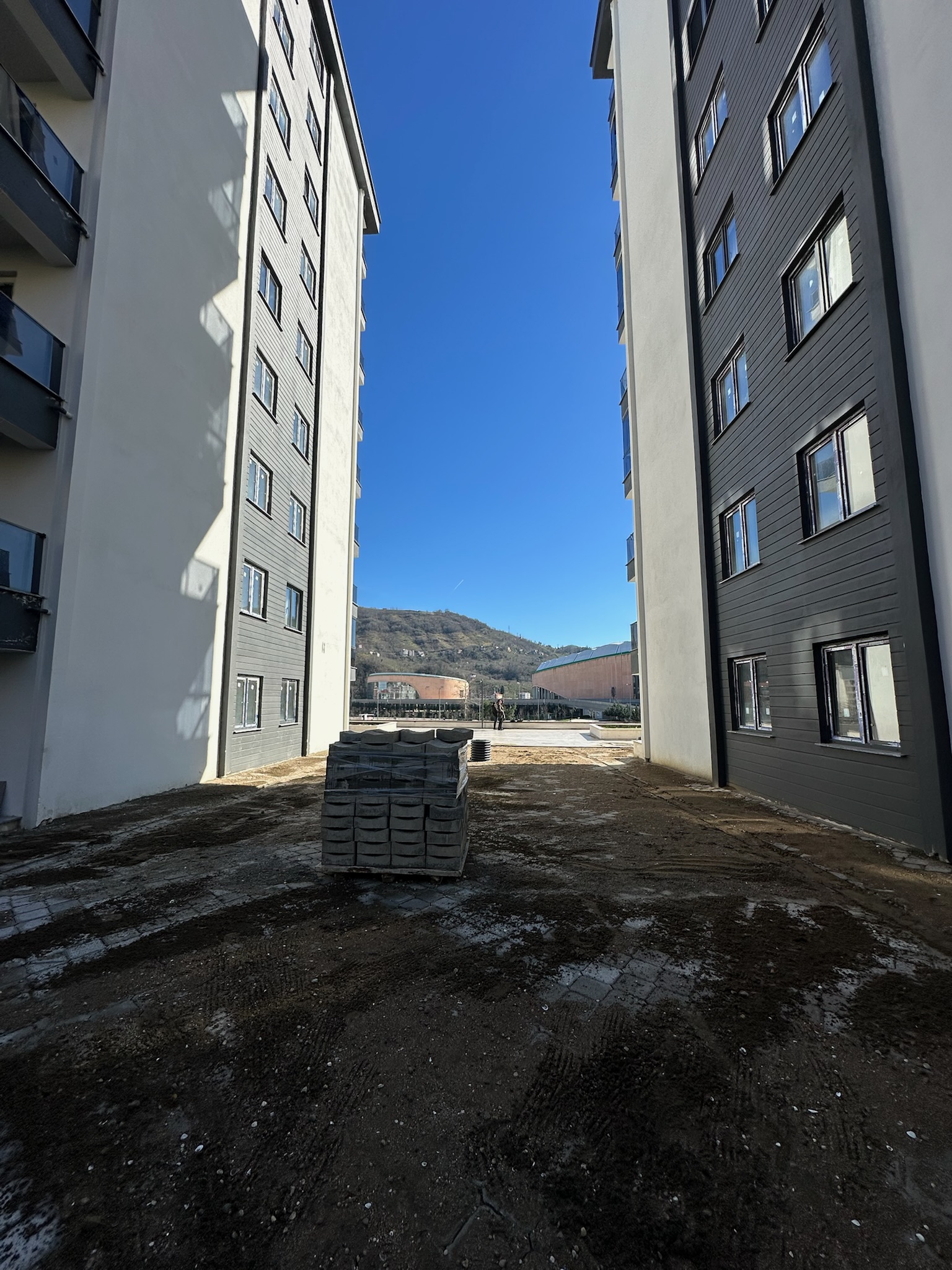 MABEL'DEN AKSU STADIUM CADDE EVLERİNDE GENİŞ FERAH DAİRE