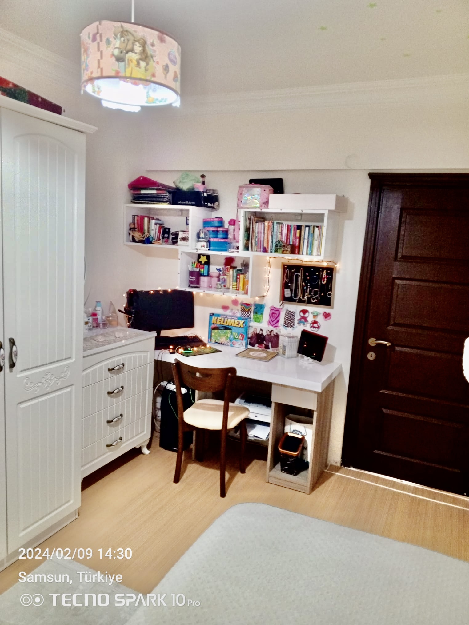 MERKEZİ KONUMDA ARA KAT OTOPARKLI 3+1 DAİRE