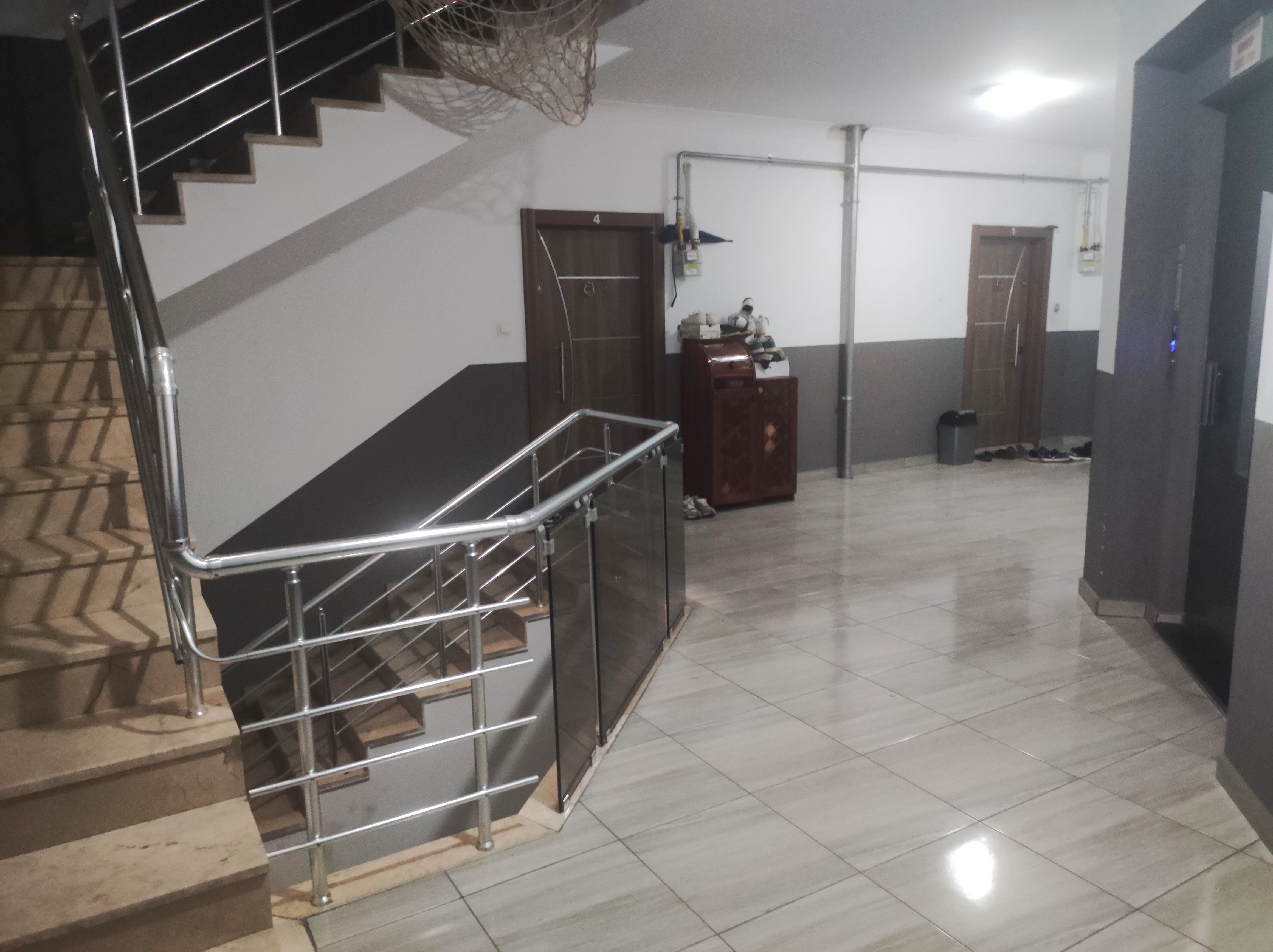 AKÇAABAT YAYLACIK MAH. MERKEZİ KONUMDA SATILIK DAİRE