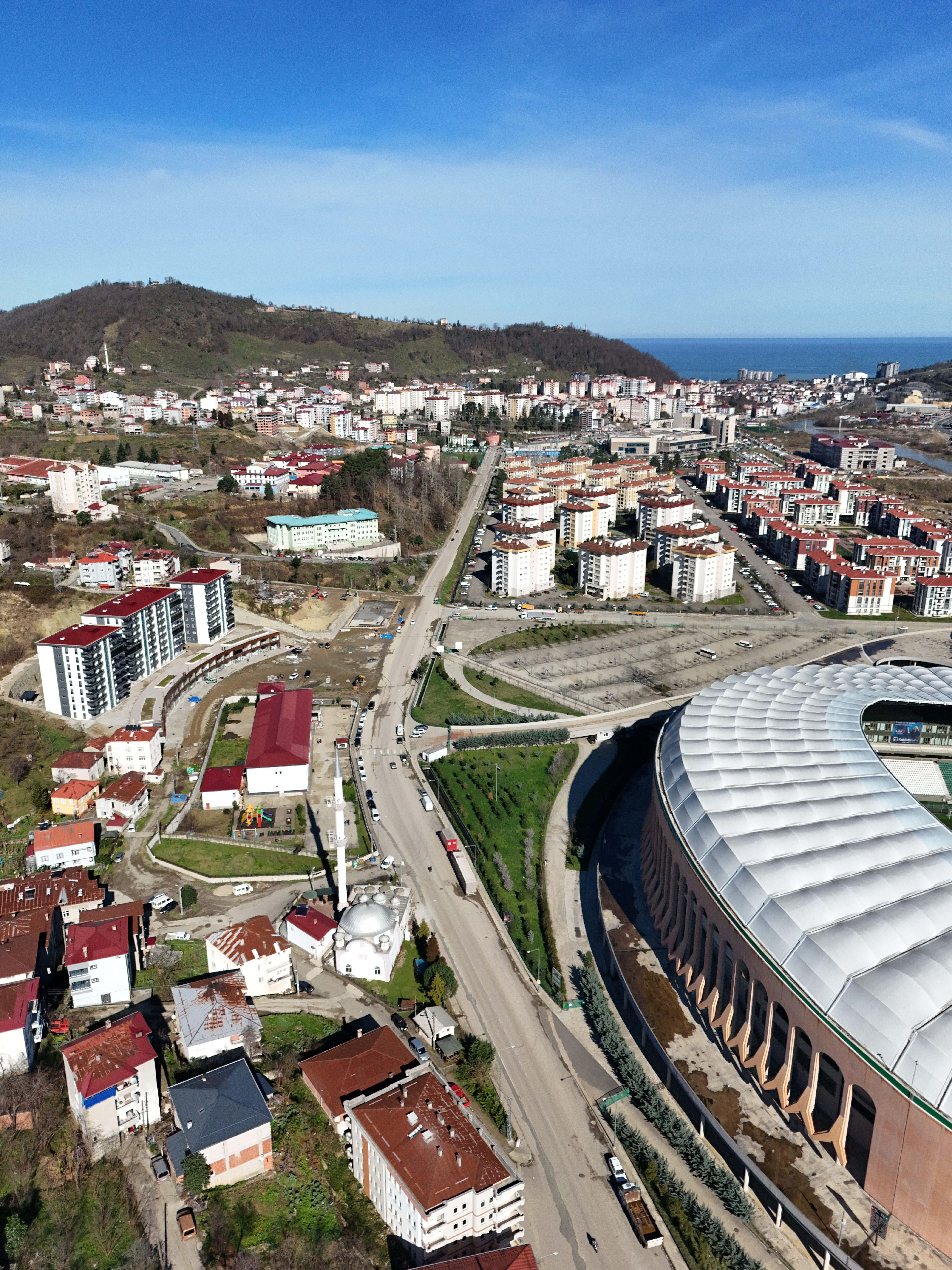 AKSU STADIUM CADDE EVLERİNDE GENİŞ FERAH DAİRE 2+1 ARKA CEPHE