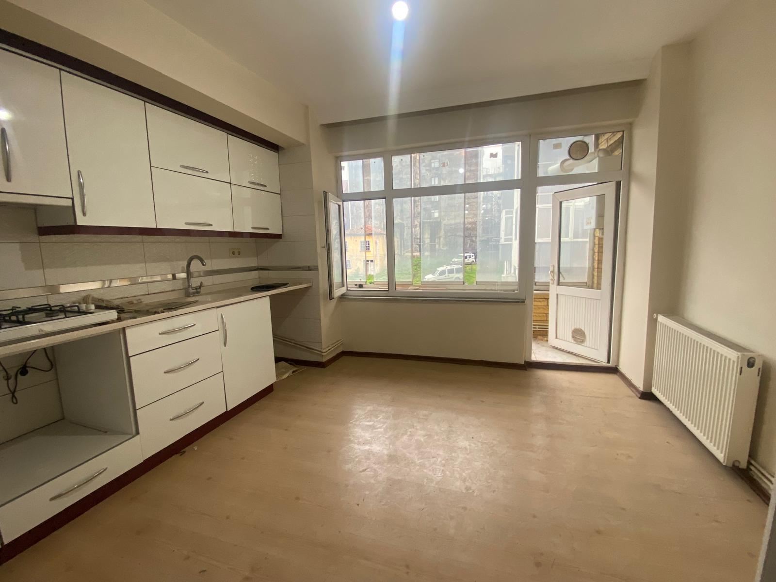 SAKARYA MAHALLESİNDE SEFERGE APARTMANINDA SATILIK DAİRE