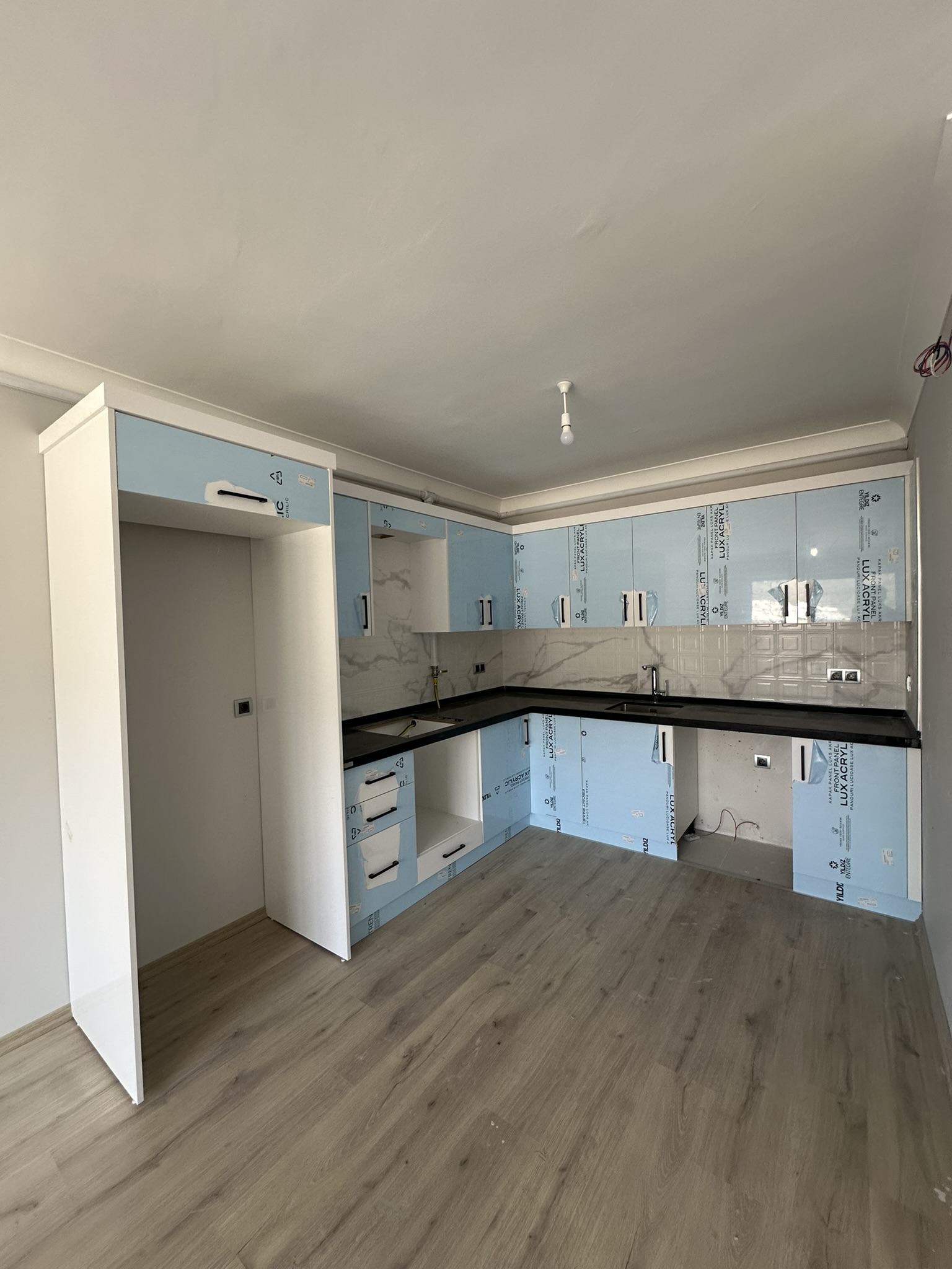 MABEL'DEN AKSU STADIUM CADDE EVLERİNDE GENİŞ FERAH DAİRE 3+1