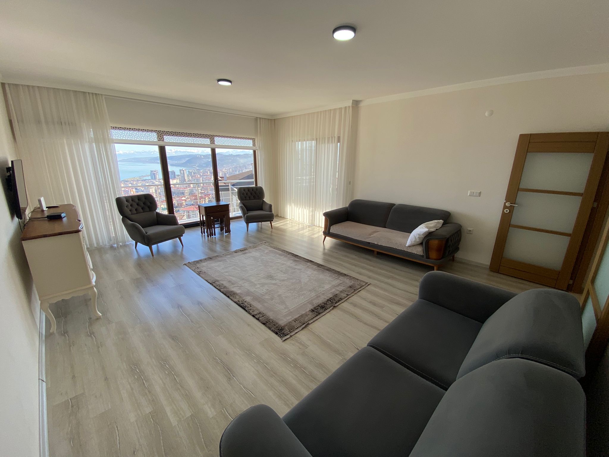 Kaşüstü Mah. satılık  3+1 eşyalı daire