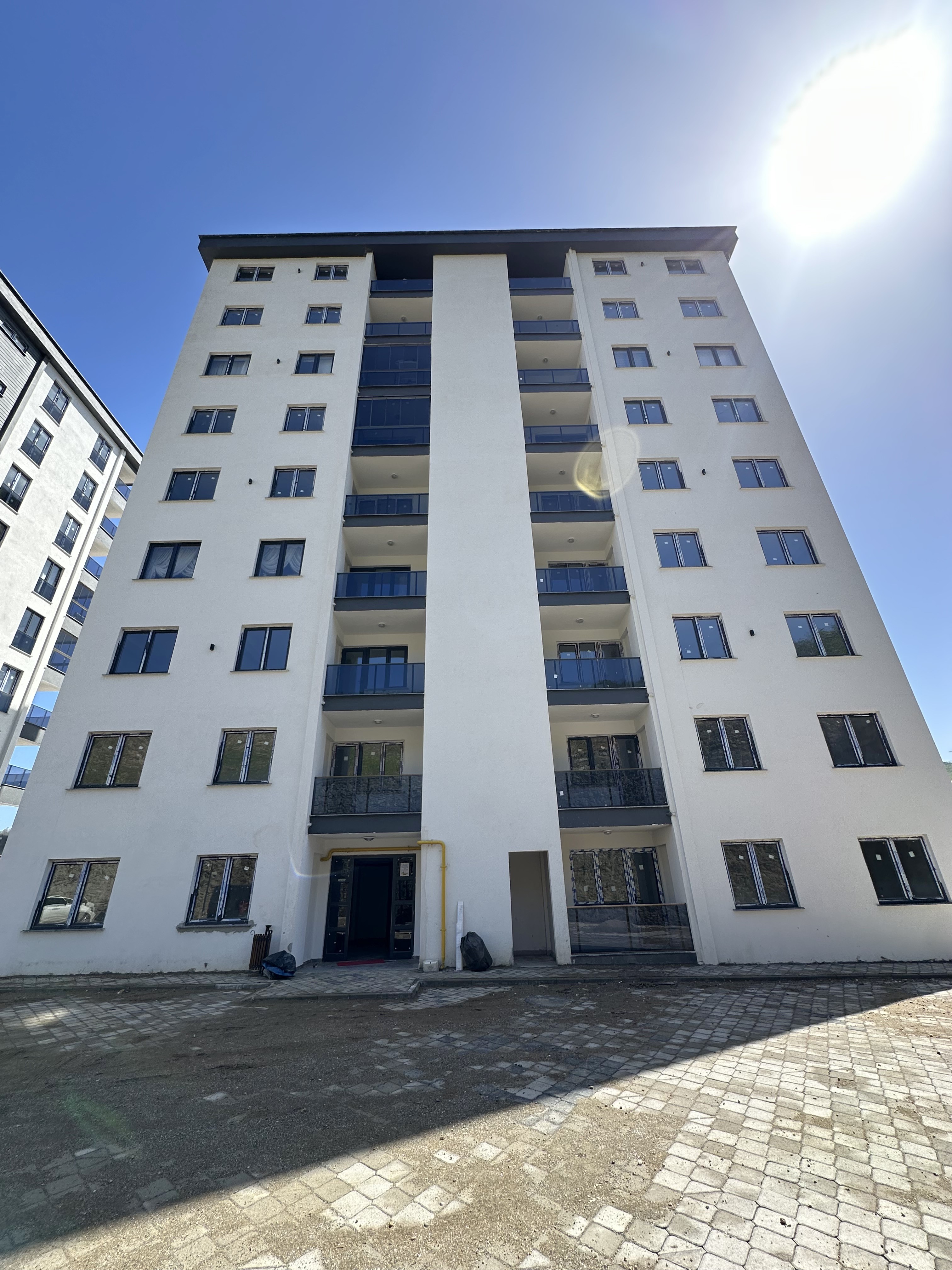 STADİUM CADDE EVLERİ A BLOK D.17 3+1 KİRALIK