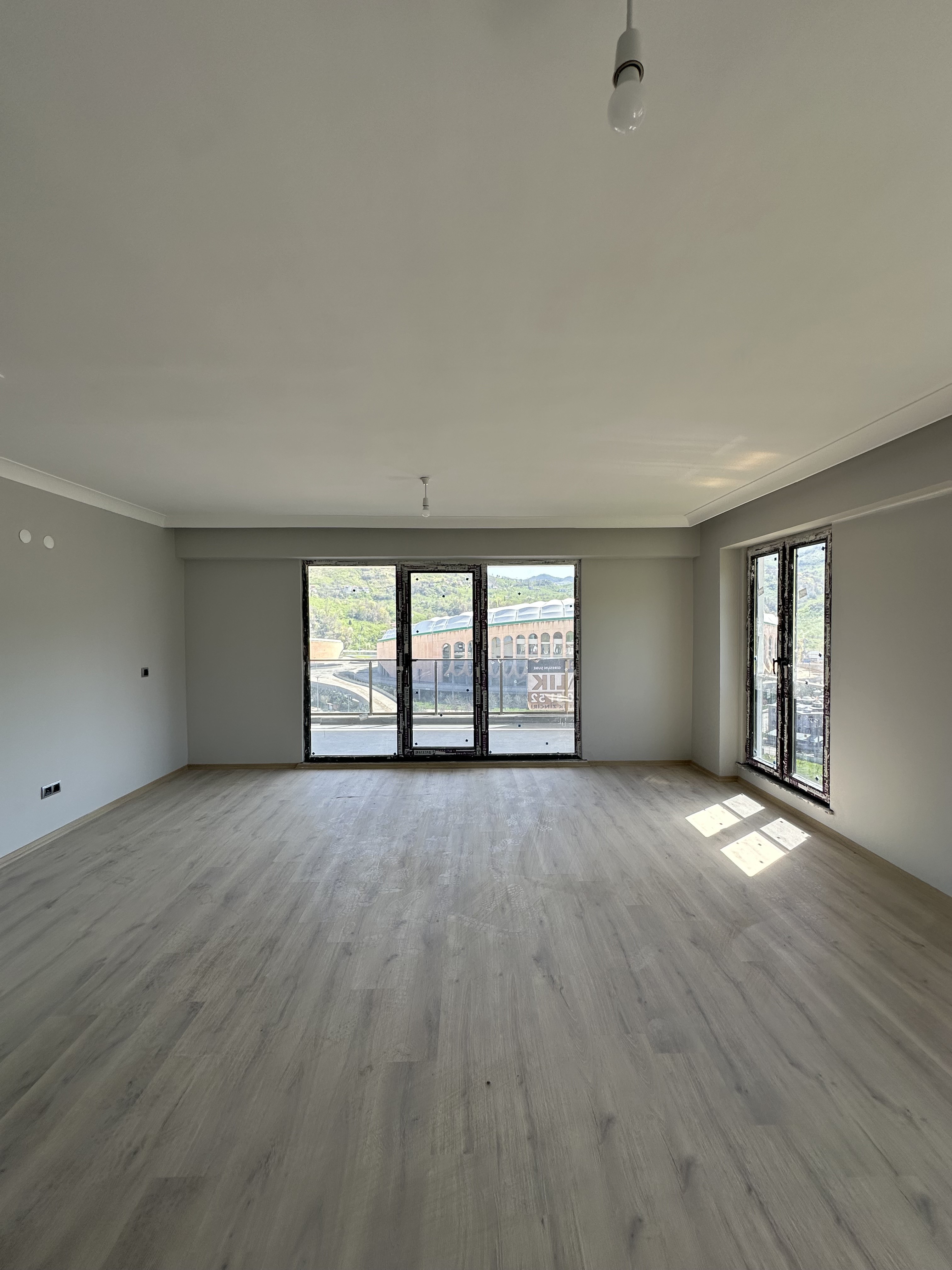 STADİUM CADDE EVLERİ A BLOK D.17 3+1 KİRALIK