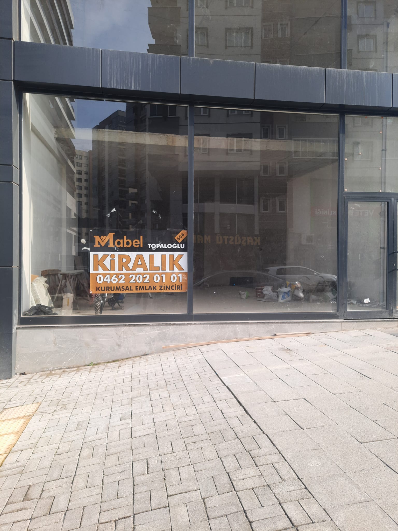 KAŞÜSTÜNDE KİRALIK DÜKKAN