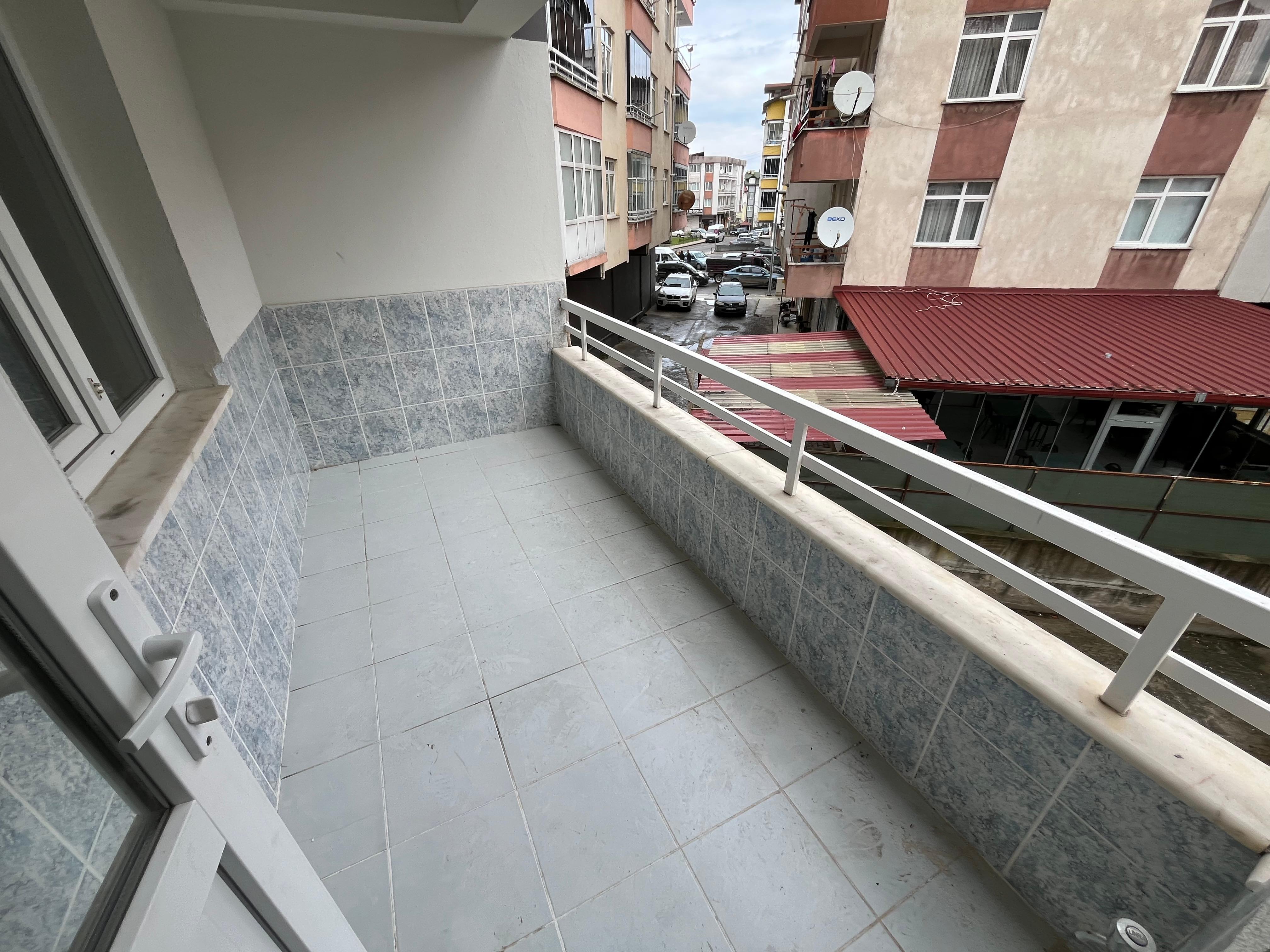 YENİ MAHALLE MEHMET AKİF ERSOY OKULU YANI KİRALIK 3+1