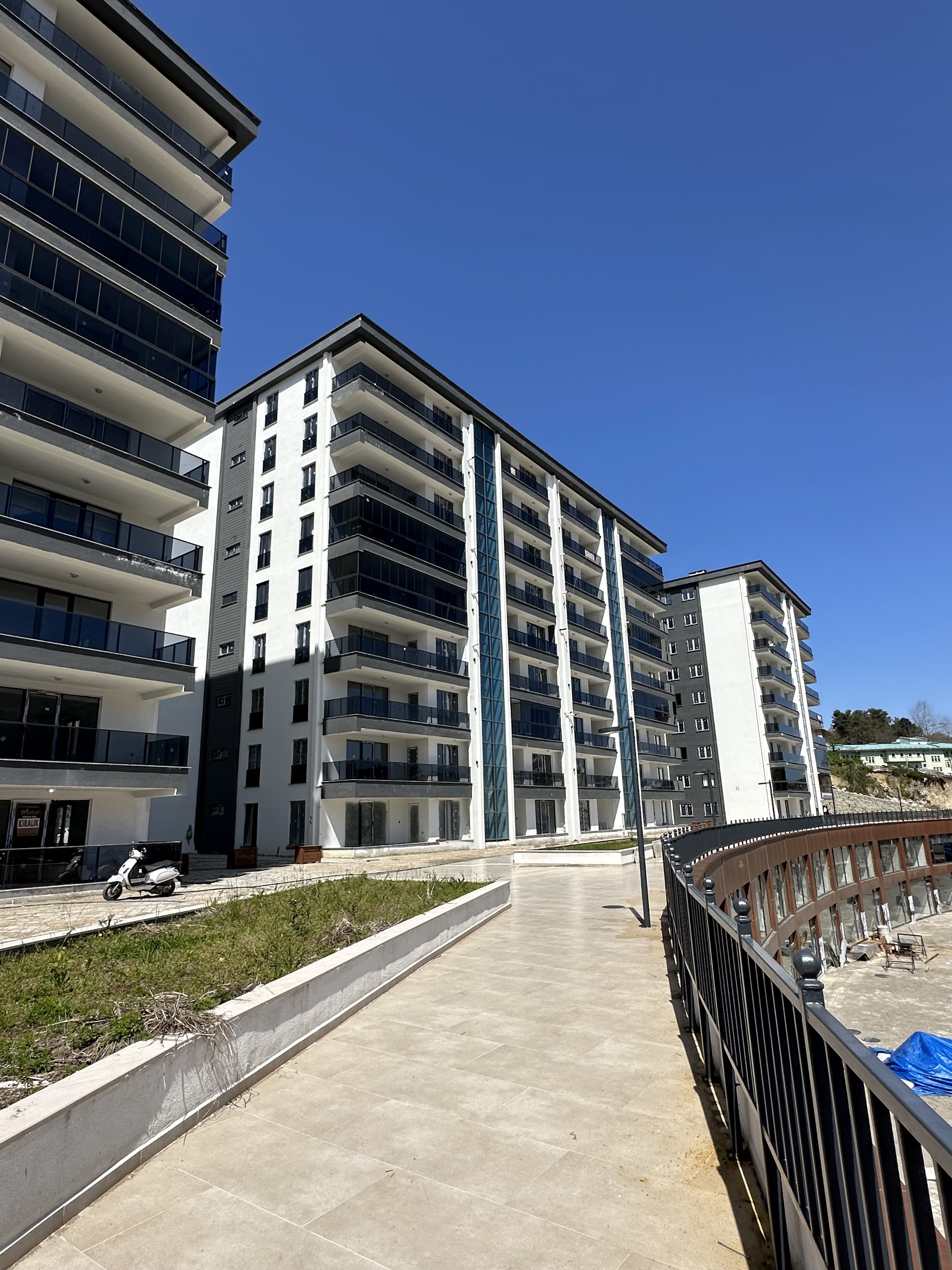 STADİUM CADDE EVLERİ A BLOK D.17 3+1 KİRALIK