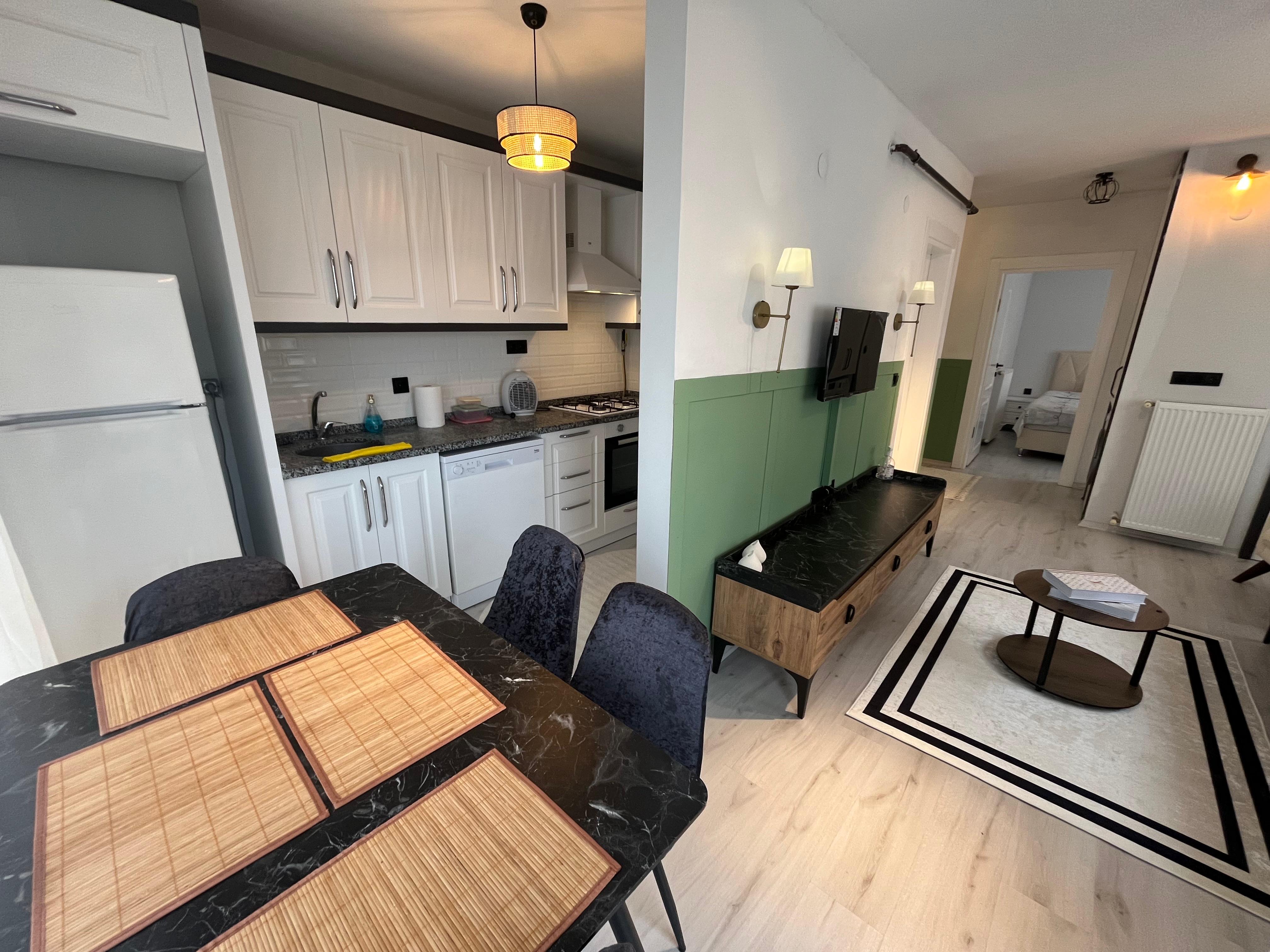 CUMHURİYET MAH. SAHİL TARAFI TOPUZOĞLU EYLÜL APARTMANI EŞYALI KİRALIK 1+1