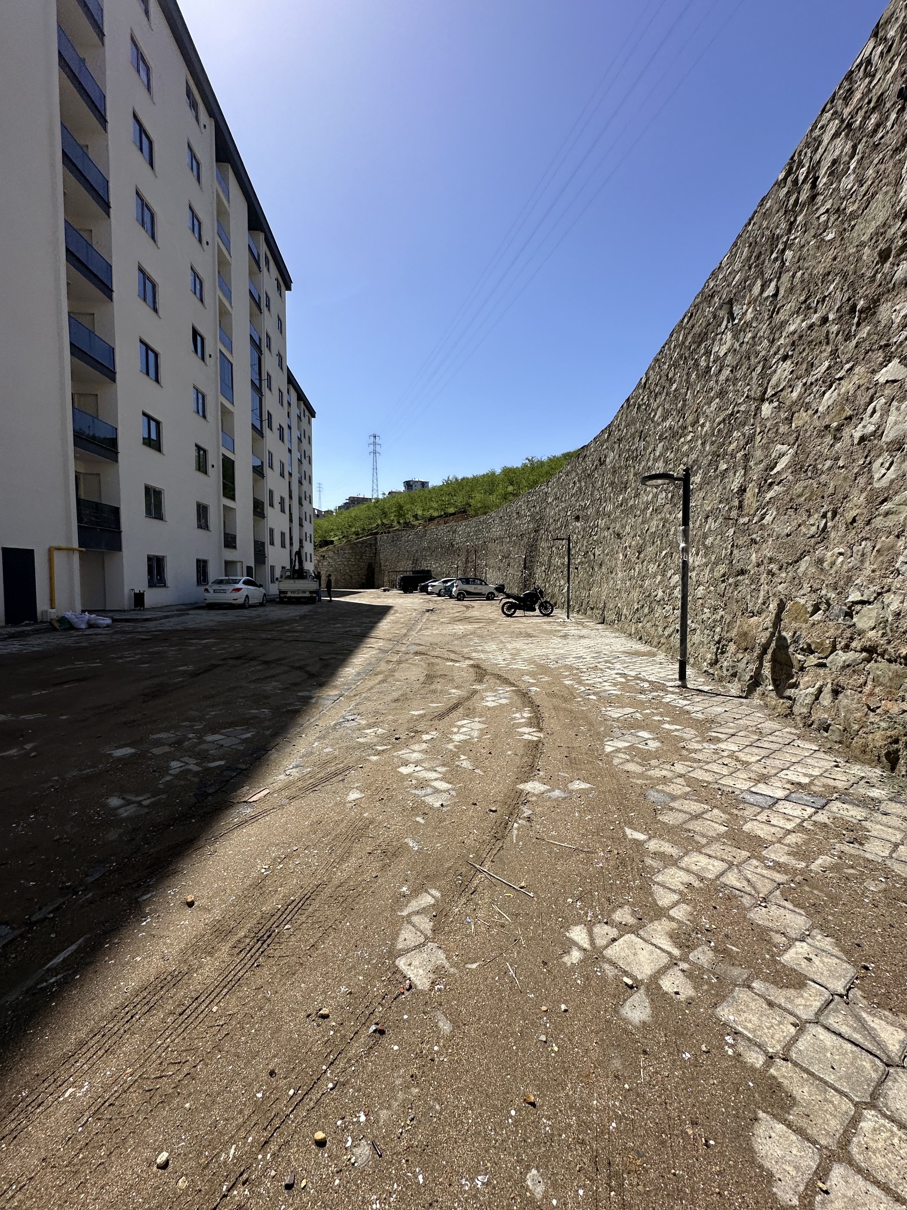 STADİUM CADDE EVLERİ A BLOK D.17 3+1 KİRALIK