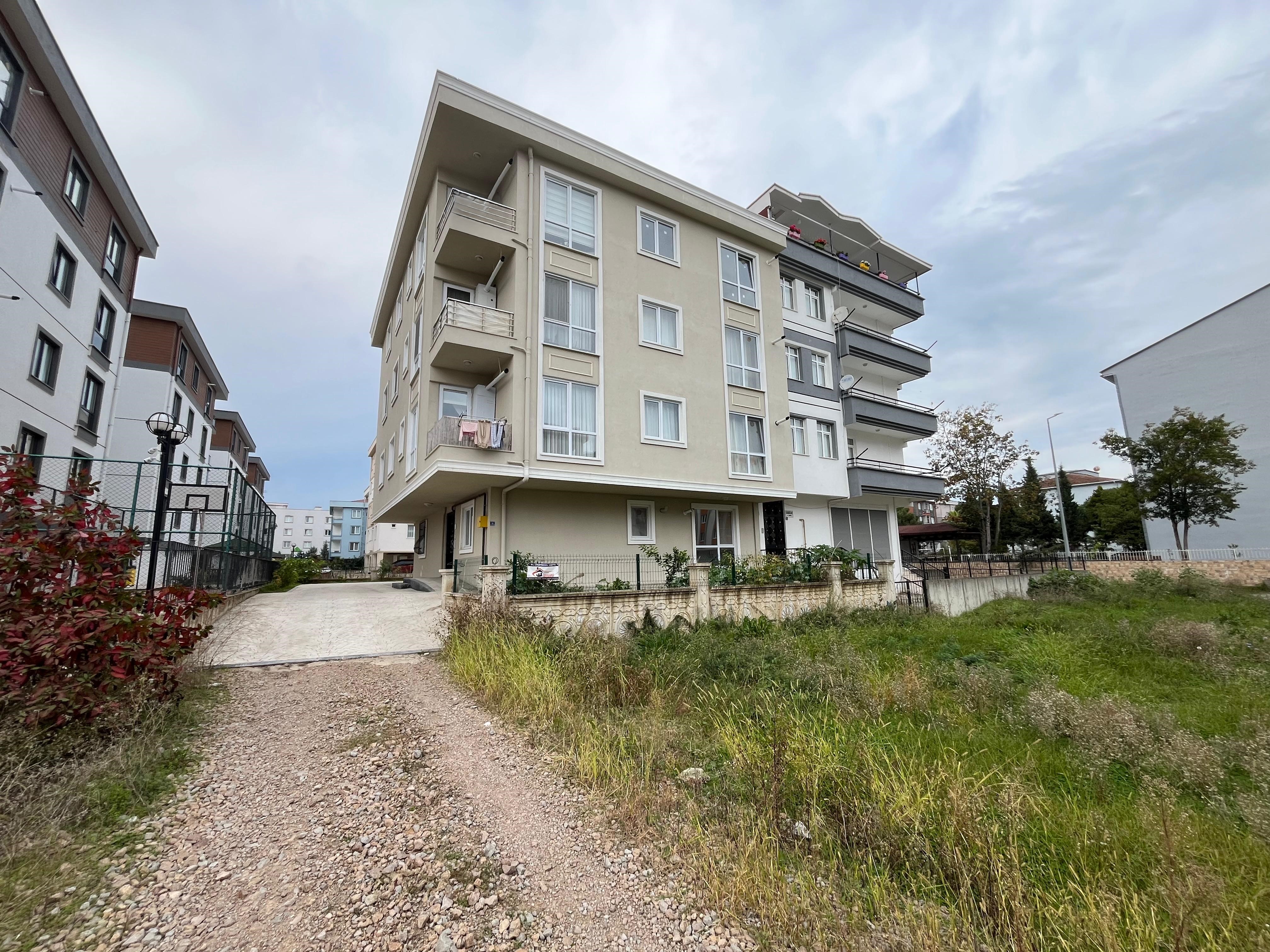 CUMHURİYET MAHALLESİ E-BEBEK KARŞISI SATILIK 1+1 DAİRE