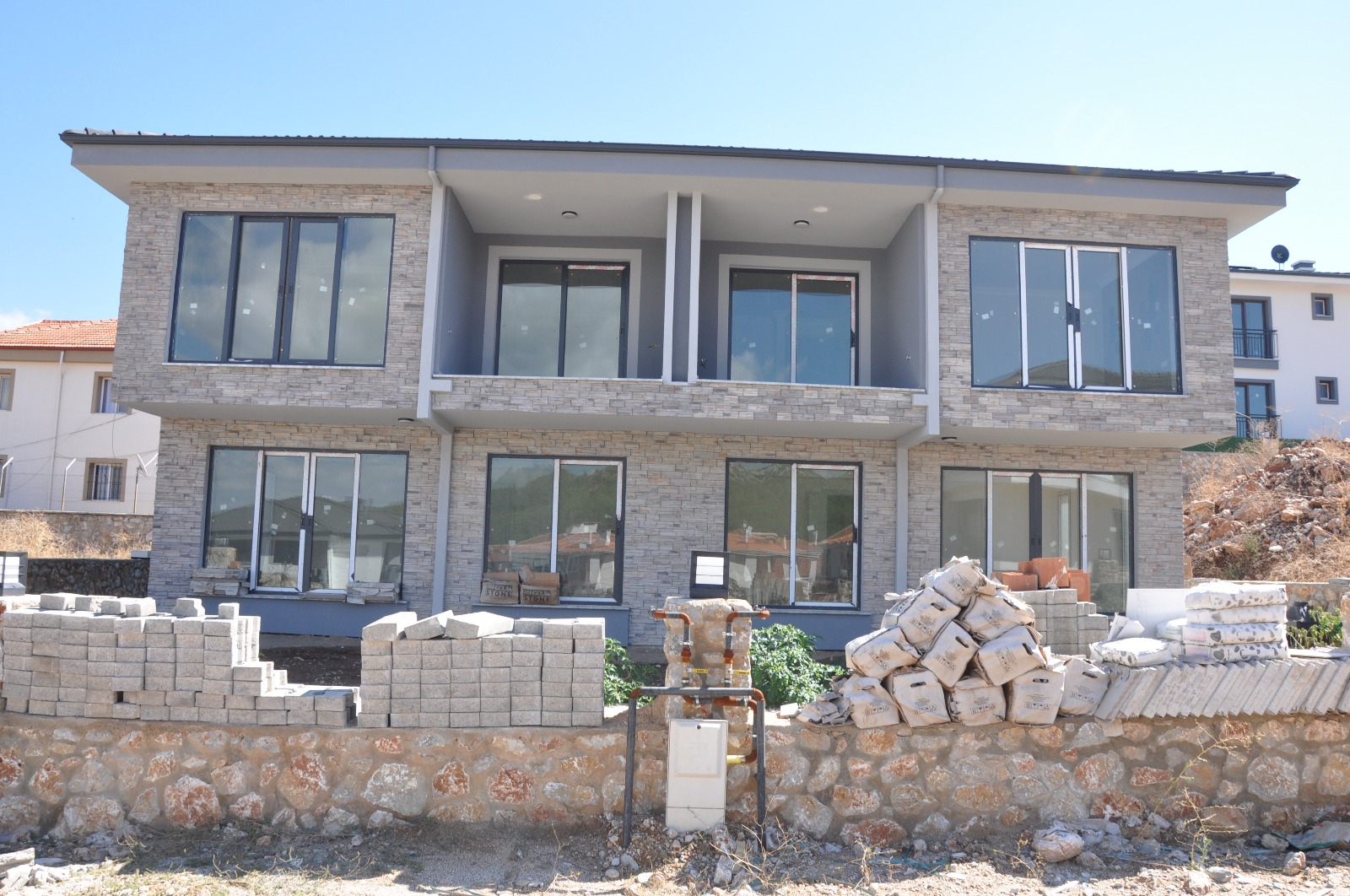 MUĞLA ULADA SATILIK SIFIR IKIZ VILLALAR