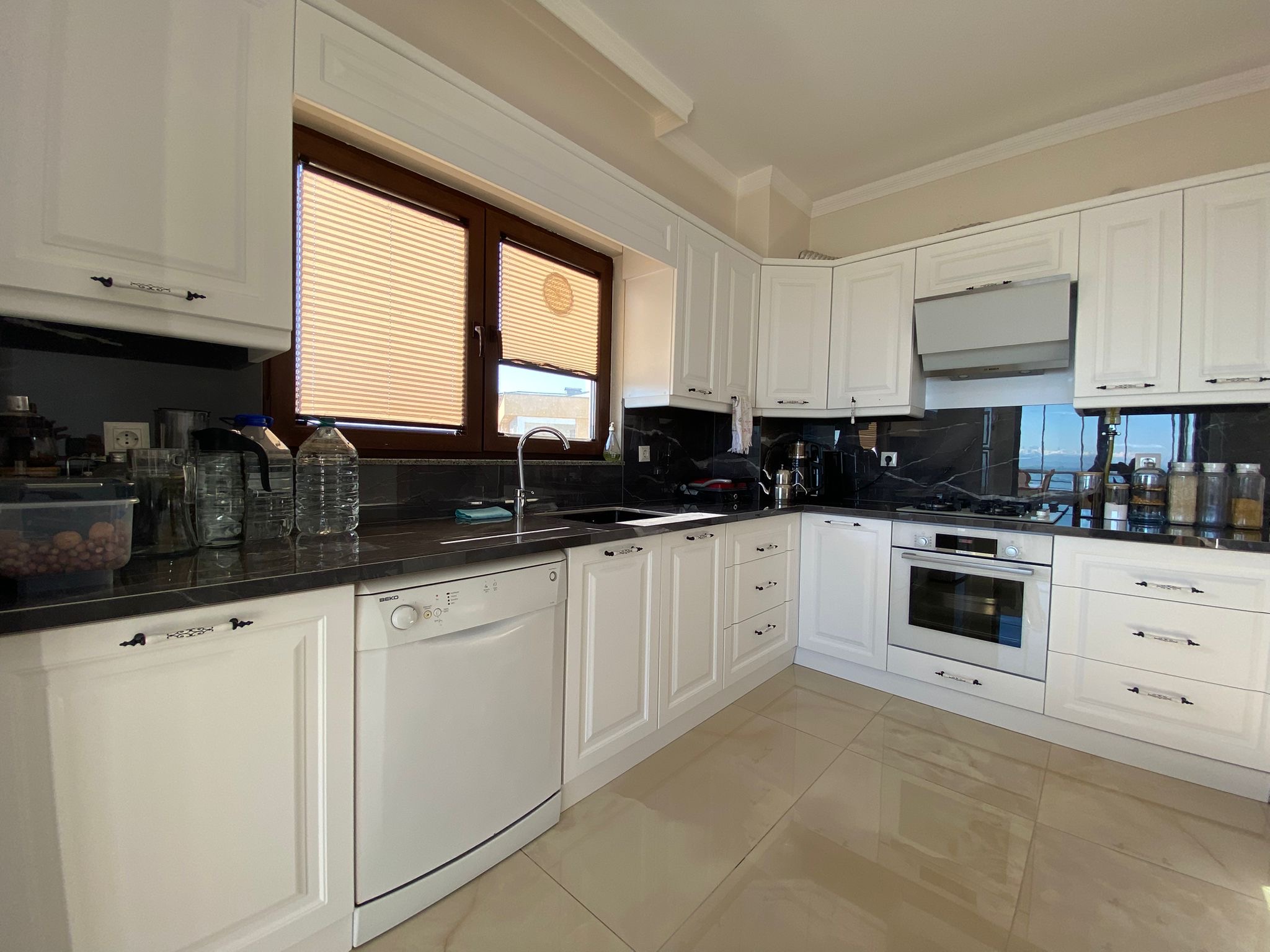 Kaşüstü Mah. satılık  3+1 eşyalı daire