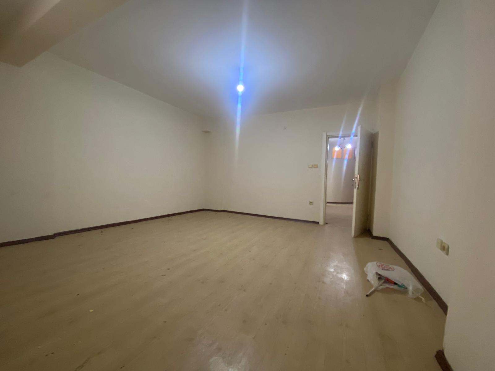 SAKARYA MAHALLESİNDE SEFERGE APARTMANINDA SATILIK DAİRE