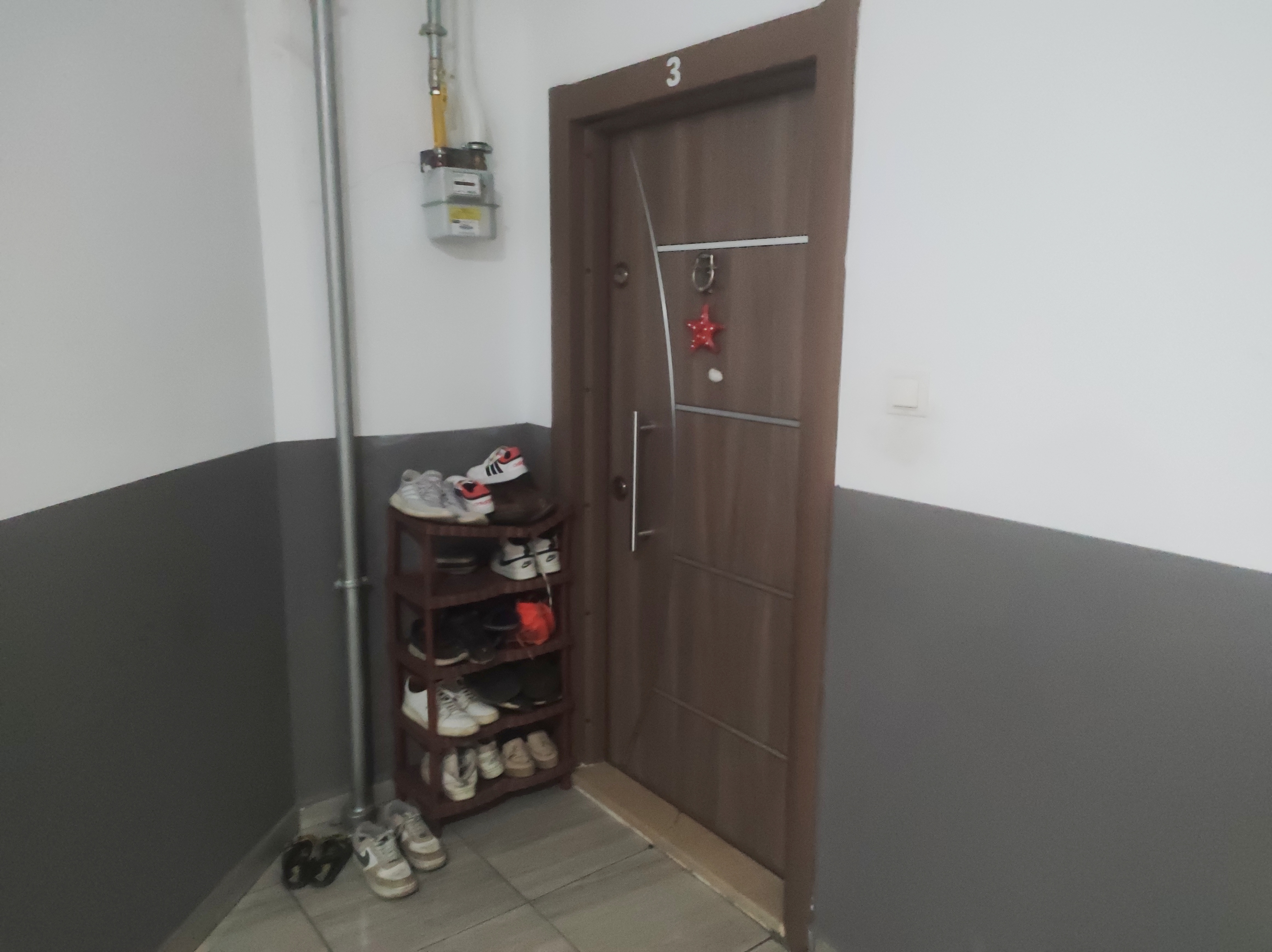 AKÇAABAT YAYLACIK MAH. MERKEZİ KONUMDA SATILIK DAİRE