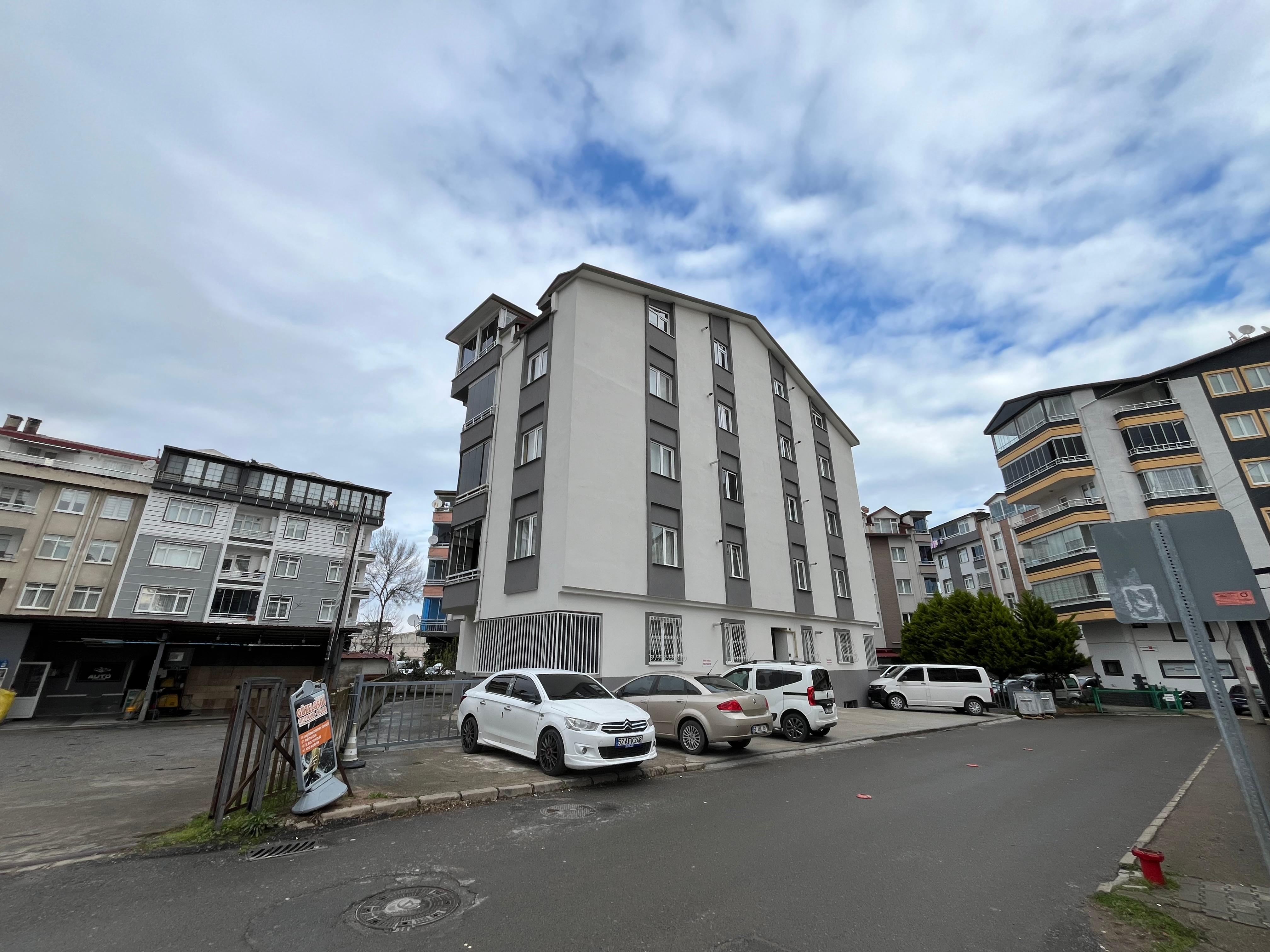 YENİ MAHALLE MEHMET AKİF ERSOY OKULU YANI KİRALIK 3+1